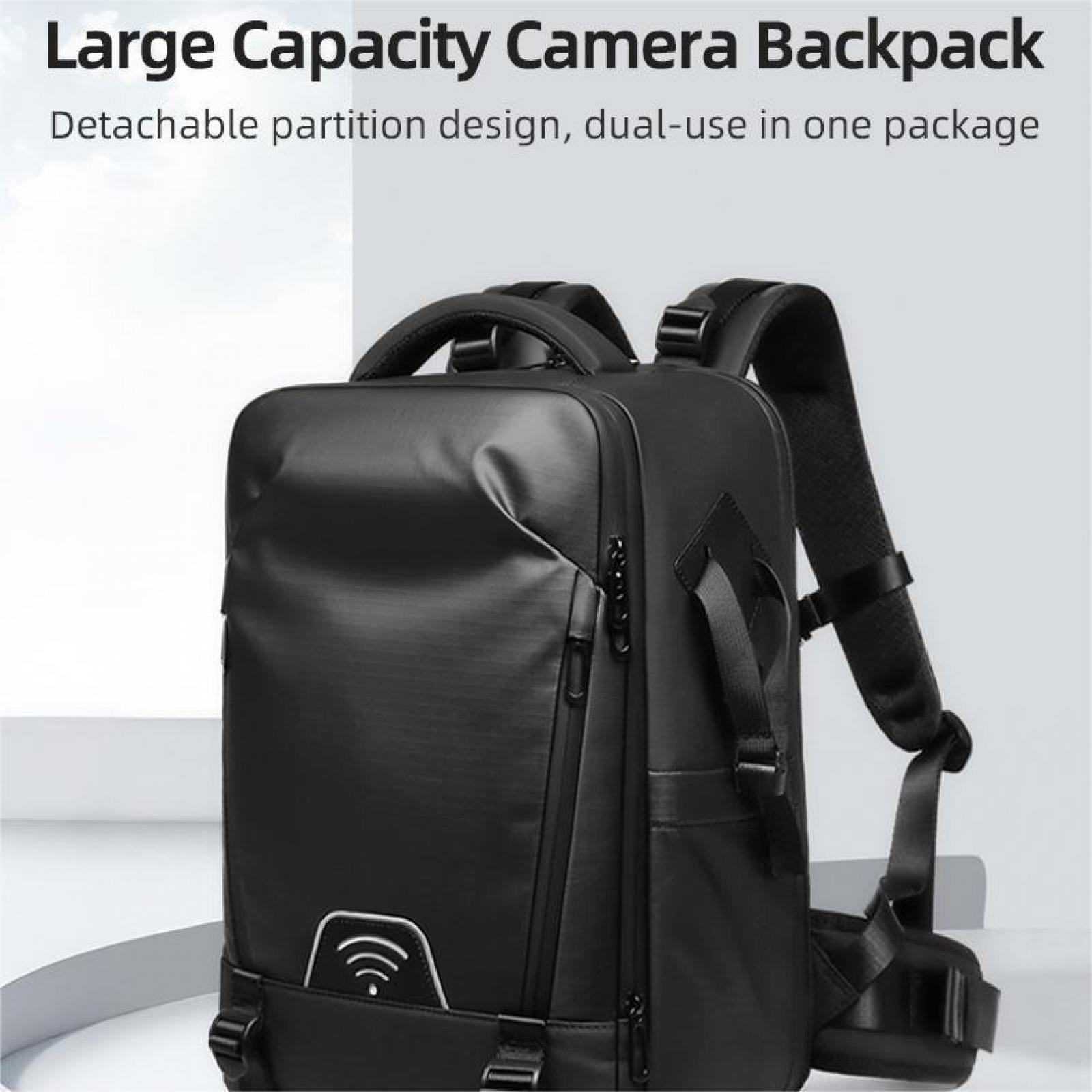 Schwarzer Kamera-Rucksack mit abnehmbarer Trennwand. Die Tasche hat einen Griff, Träger und eine Vordertasche mit WLAN-Symbol.