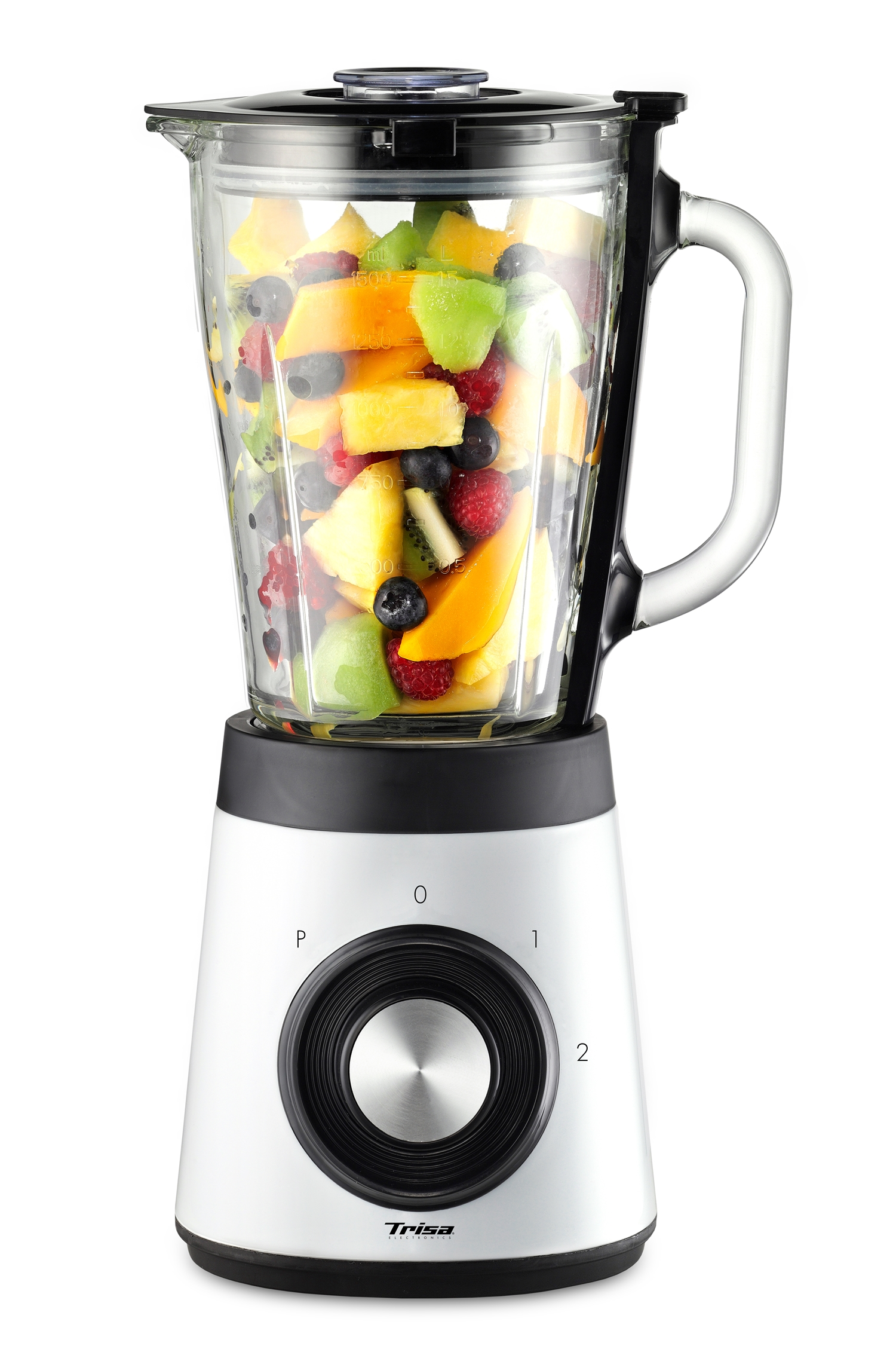 Ein Mixer gefüllt mit bunten geschnittenen Früchten wie Mango, Kiwi und Beeren. Der Mixer ist weiß und schwarz mit Geschwindigkeitseinstellungen.