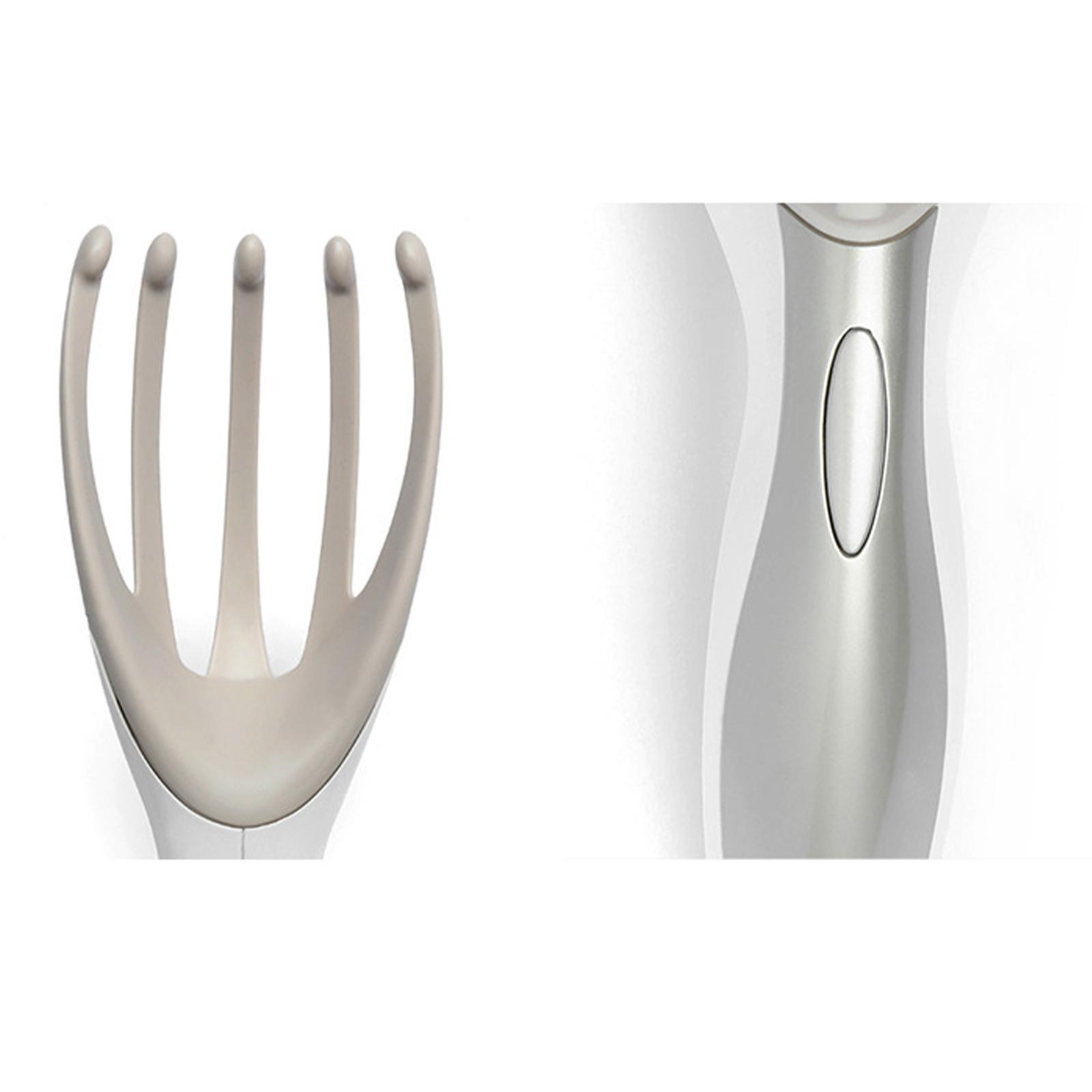 Ein Hand-Kopfmassagegerät mit einem gezahnten Ende und einem glatten Griff. Die Zinken sind beige, der Griff ist grau mit einem ovalen Knopf.