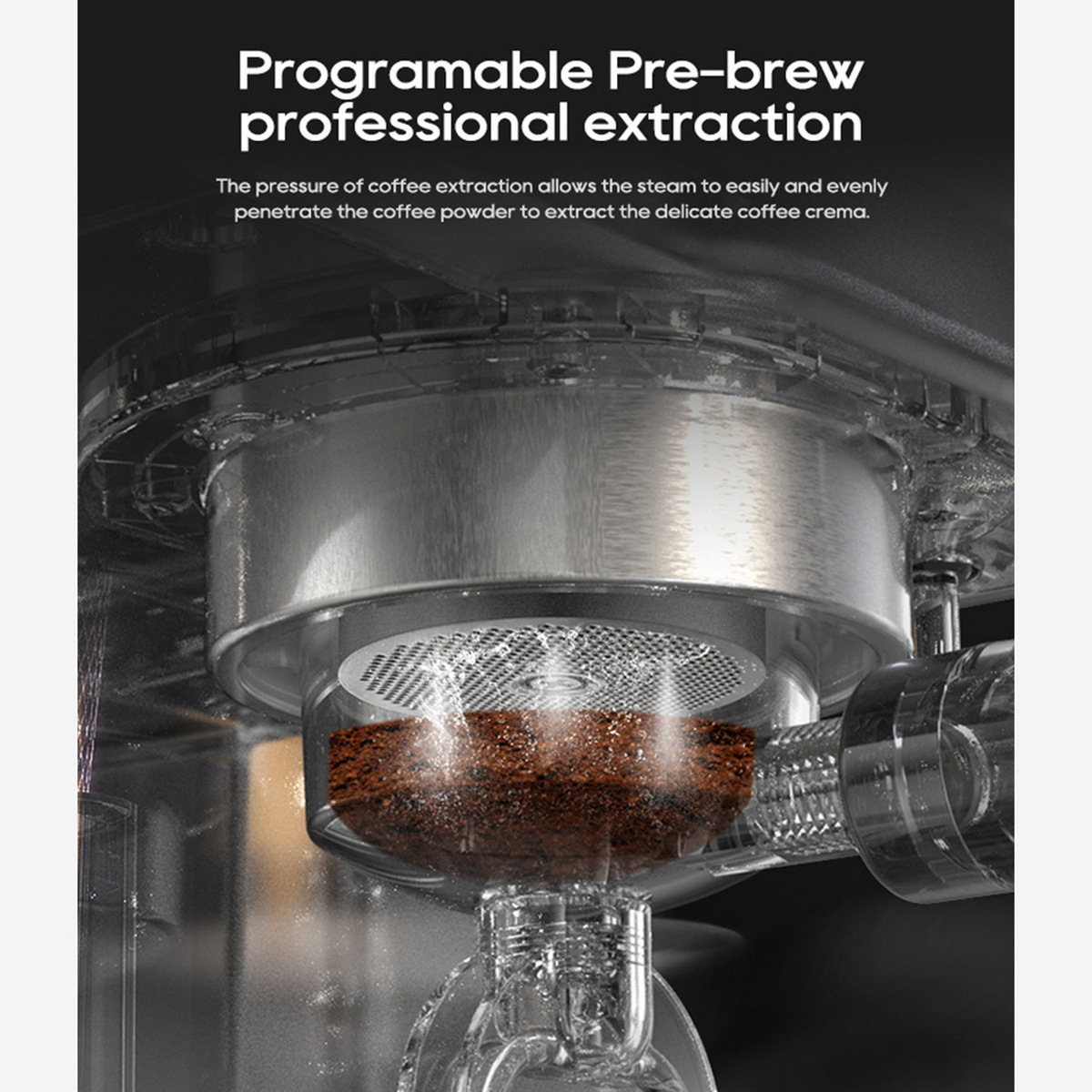 Zbliżenie na wnętrze ekspresu do kawy. Fusy kawy widoczne w przezroczystej komorze. Tekst mówi o profesjonalnej ekstrakcji i wstępnym zaparzaniu.