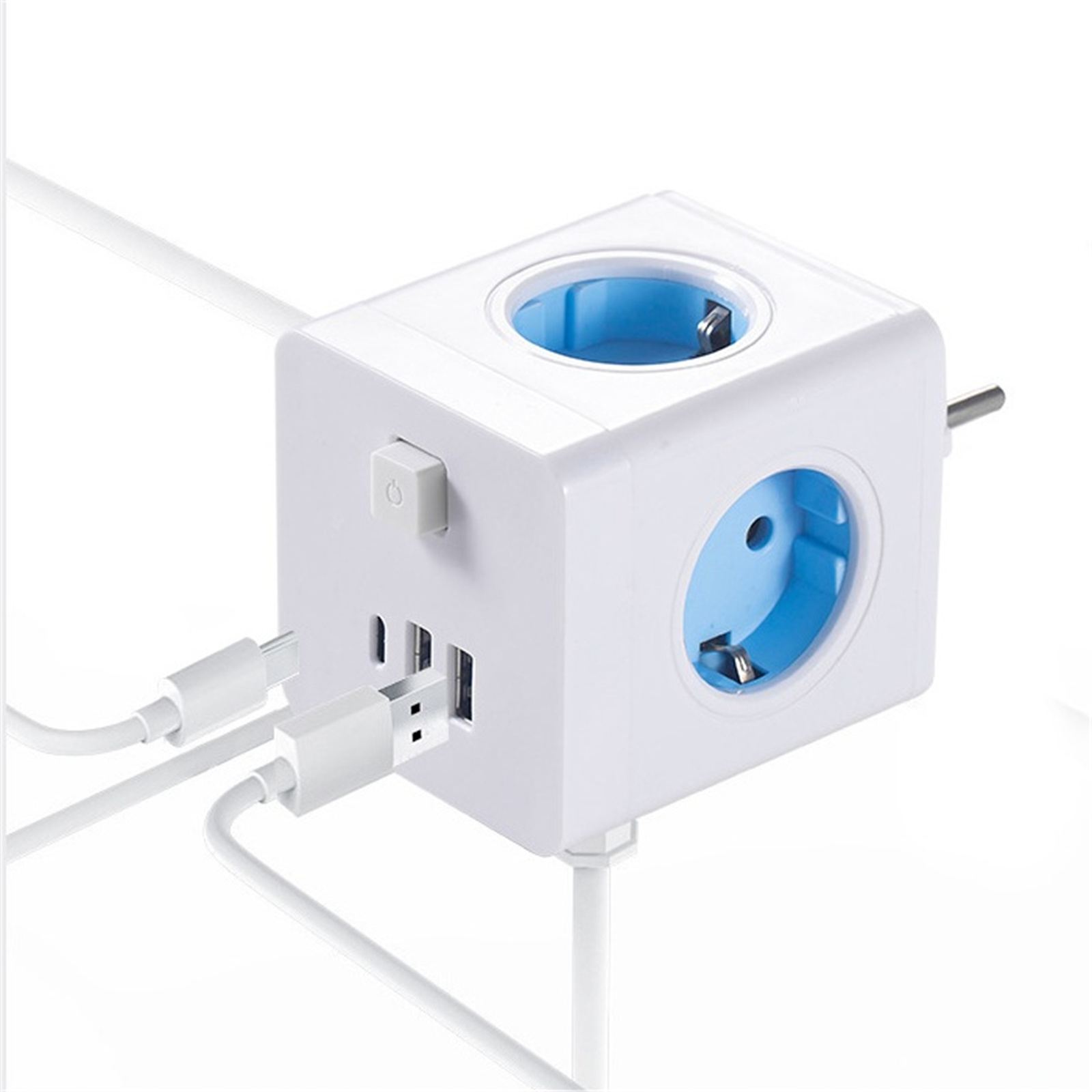 Ein weißer Würfel-Netzadapter mit mehreren Steckdosen, USB-Anschlüssen und einem Netzschalter. Weiße Kabel sind eingesteckt.