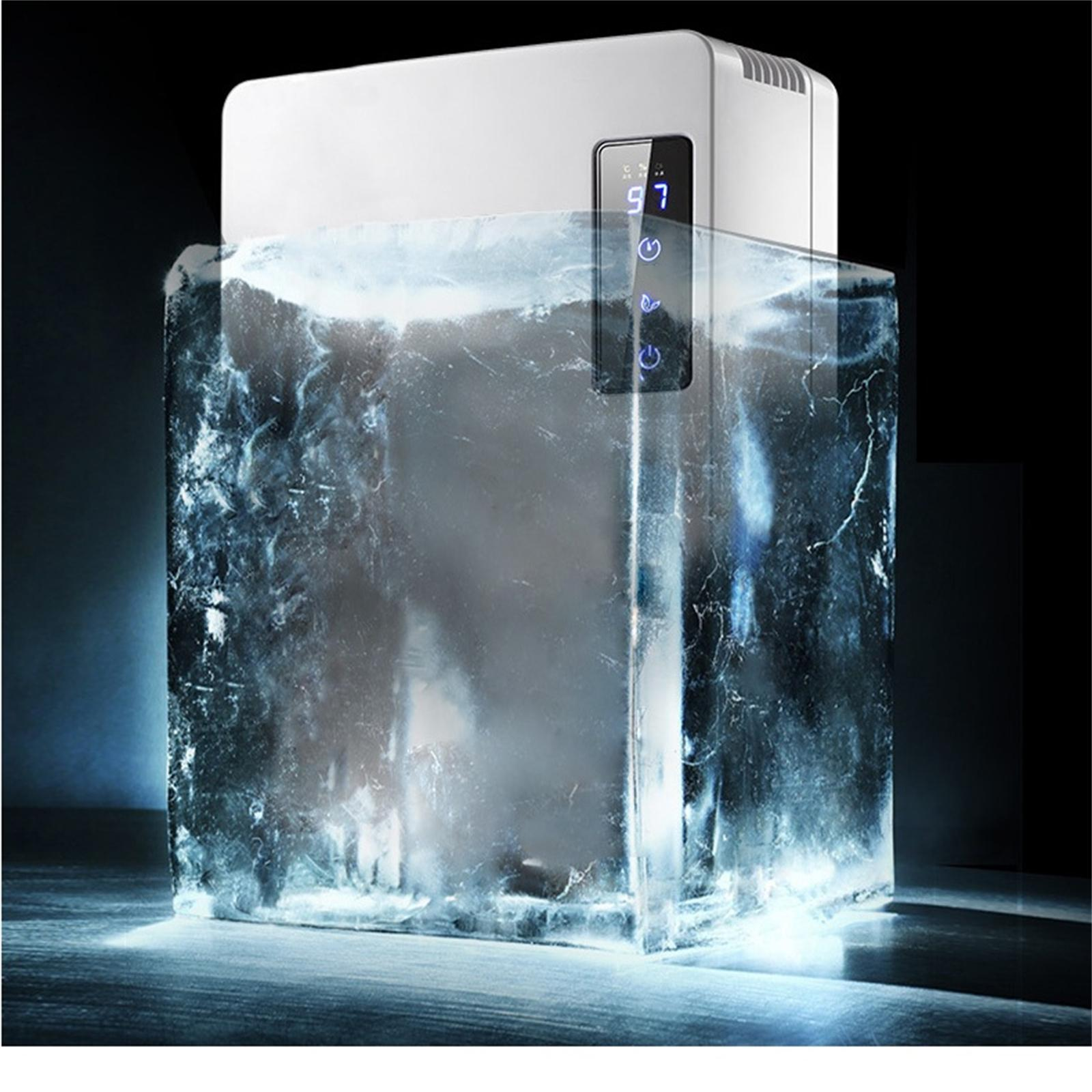 Ein Eisblock mit einer weißen Maschine darauf, die einen digitalen Bildschirm anzeigt. Der Hintergrund ist dunkel.