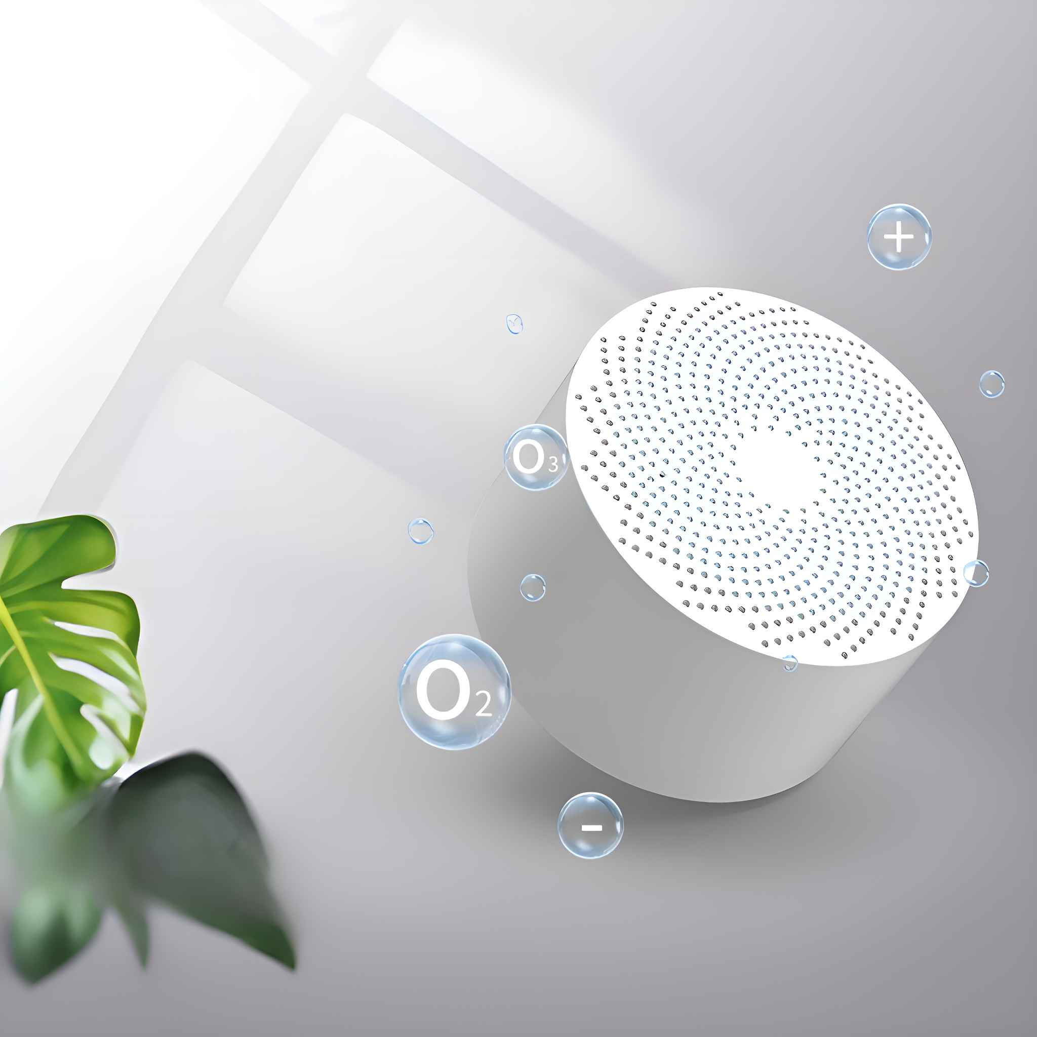Weißer Luftreiniger mit O2- und O3-Blasen. Ein Monstera-Blatt ist im Vordergrund. Grauer Hintergrund.
