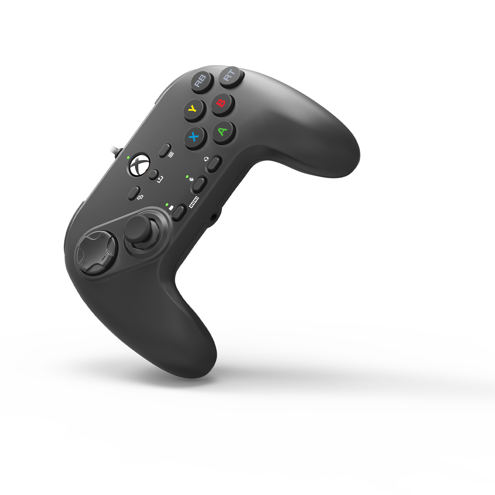Czarny kontroler Xbox na białym tle. Przyciski są kolorowe. Jest lekko pochylony. Kontroler rzuca cień.