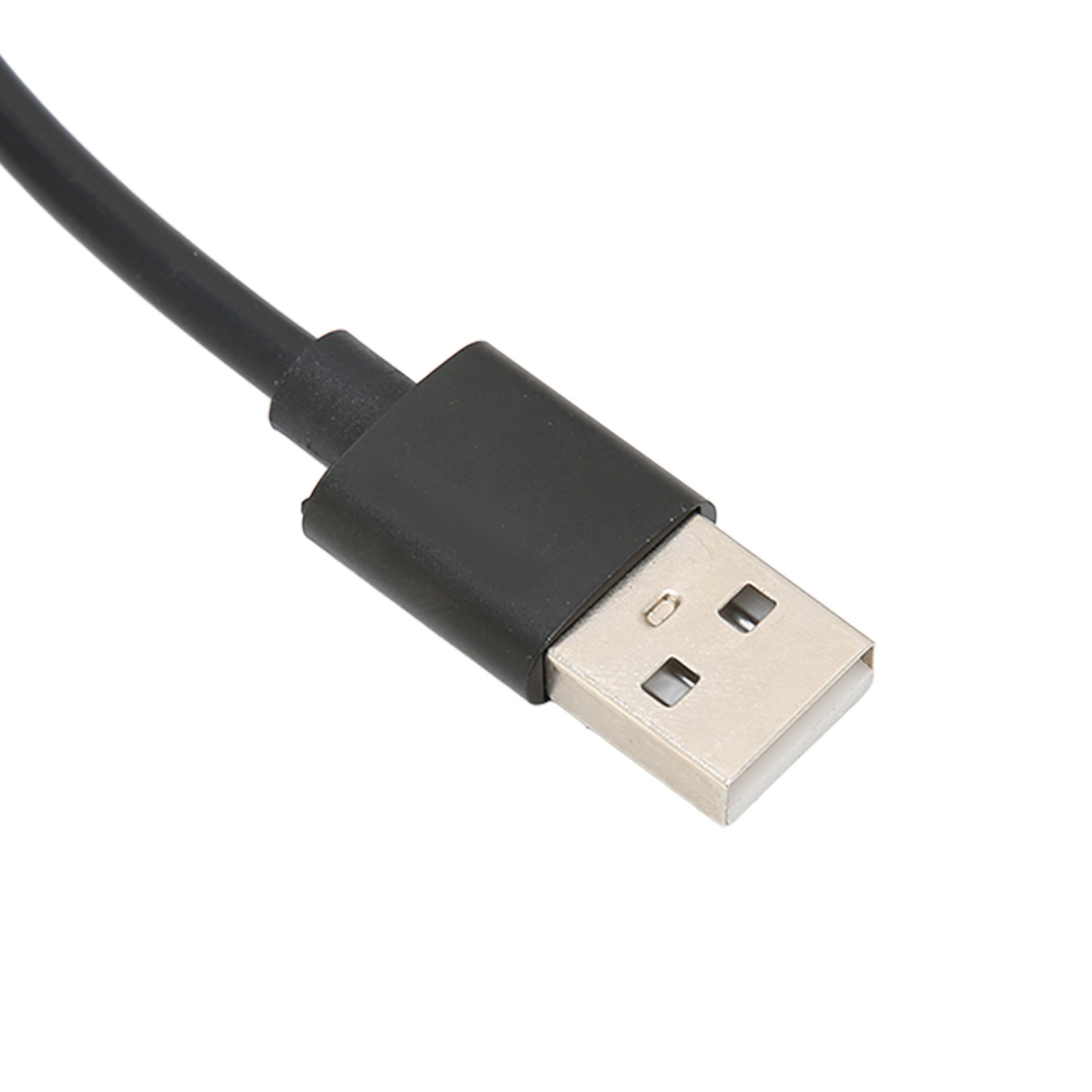 Nahaufnahme eines schwarzen USB-Kabels und -Anschlusses vor weißem Hintergrund. Das USB-Ende ist silberfarben.