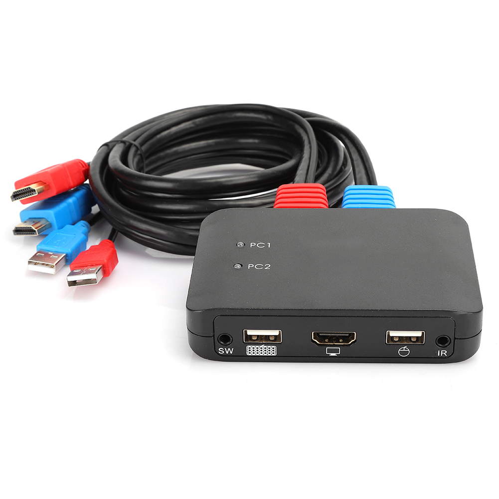 Schwarzer KVM-Switch mit roten und blauen USB- und HDMI-Anschlüssen und einem dicken schwarzen Kabel auf einer weißen Oberfläche.