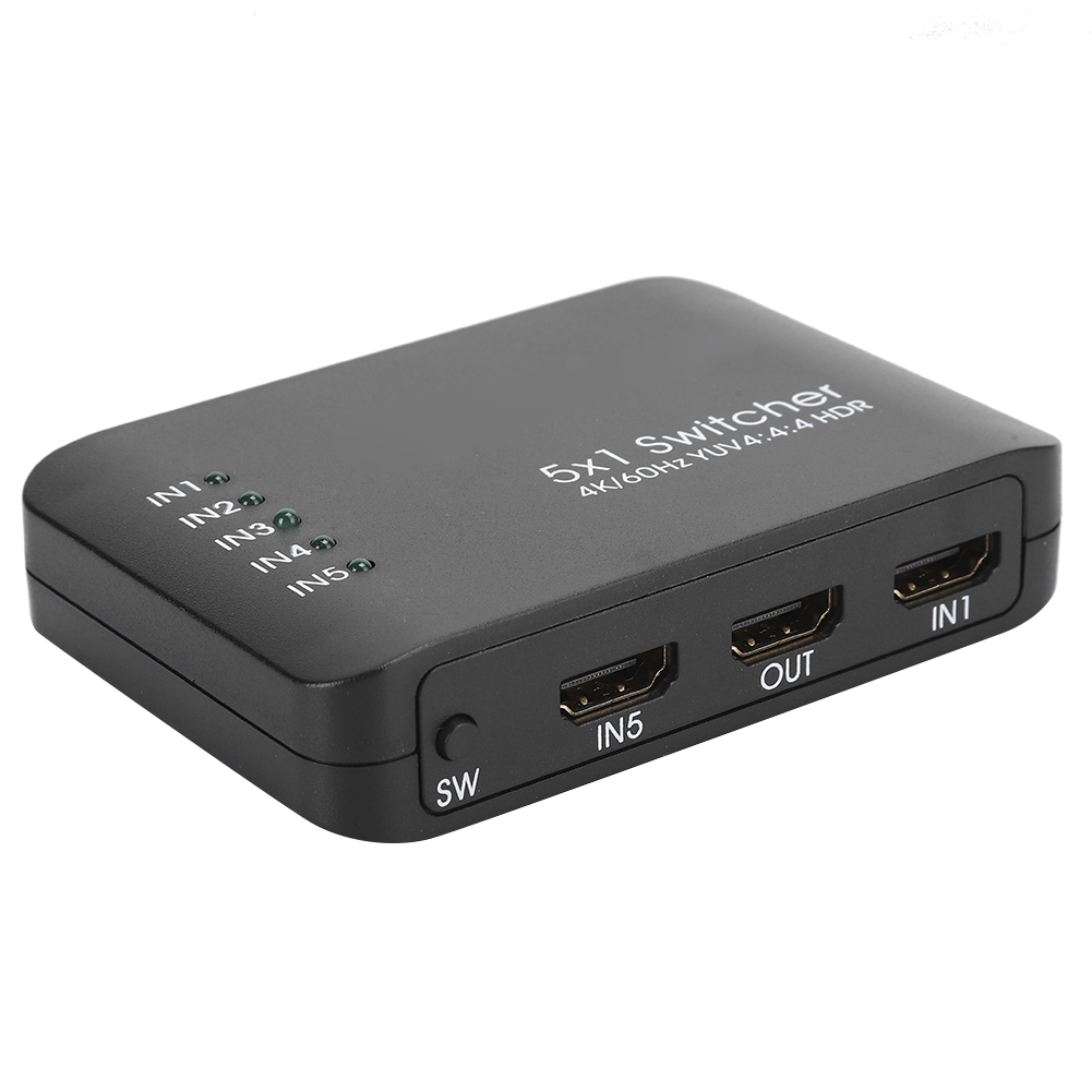 Schwarzer 5x1 HDMI-Umschalter mit Ein-/Ausgangsanschlüssen, LED-Anzeigen und Taste. Das Gerät befindet sich auf weißem Hintergrund.