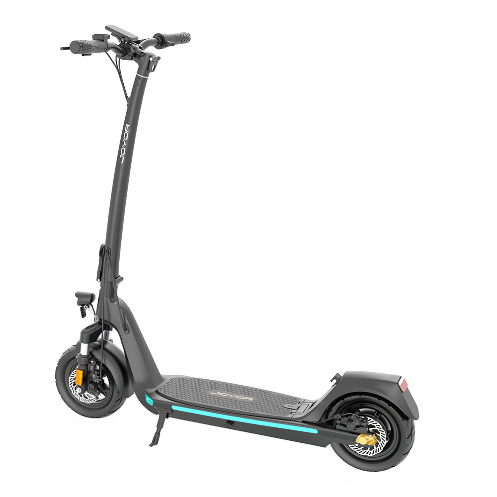 Un monopattino elettrico Joyor nero con luce LED blu su sfondo bianco.