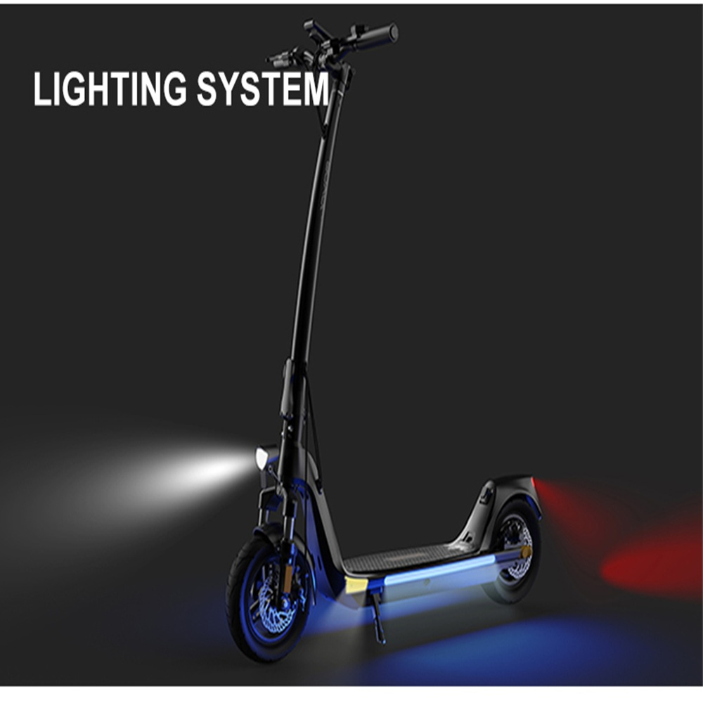 Scooter elettrico nero con faro bianco, luce blu sottoscocca e fanale rosso su sfondo scuro, etichettato 'LIGHTING SYSTEM'.