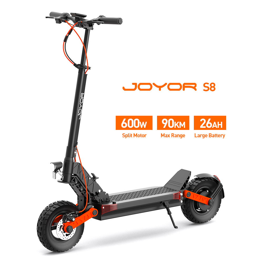 Schwarzer Elektroroller mit orangefarbenen Akzenten. Text: JOYOR S8, 600W Splitmotor, 90KM Reichweite, 26AH große Batterie.