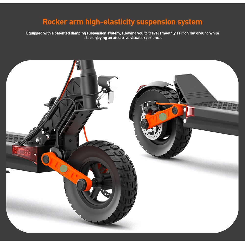 Primo piano di uno scooter nero e arancione. Include pneumatici robusti, bracci di sospensione e un disco freno.