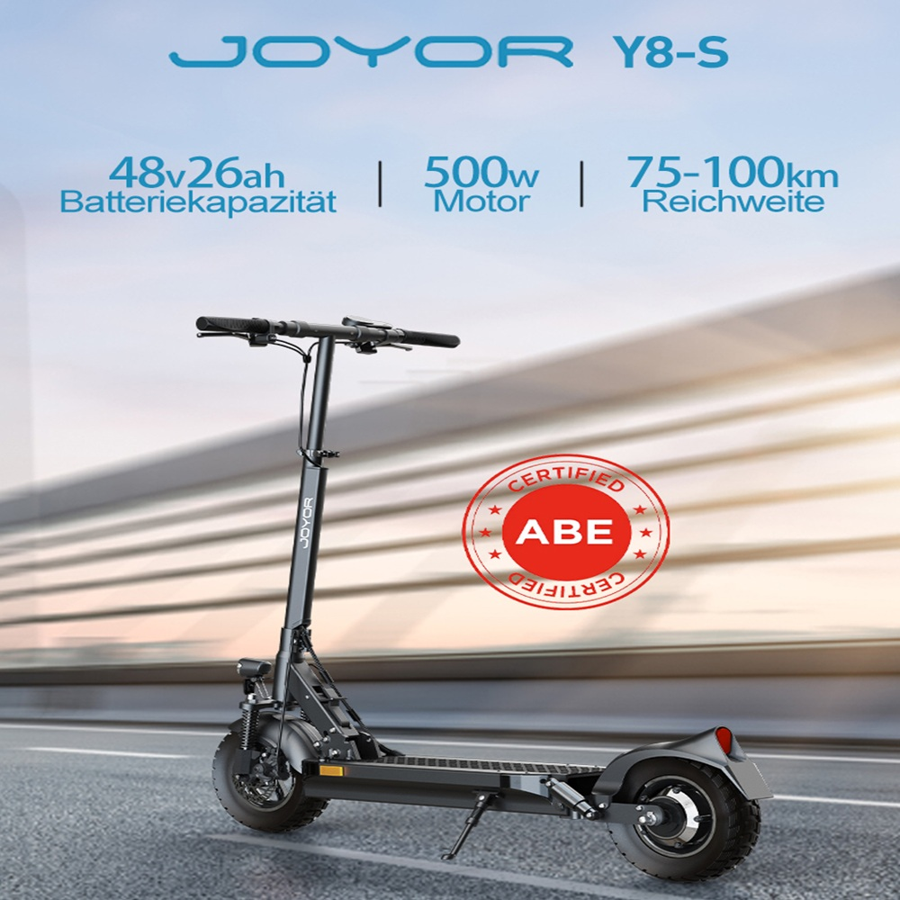 Monopattino elettrico nero JOYOR Y8-S su strada, con specifiche: batteria 48v26ah, motore 500w, autonomia 75-100km e distintivo certificato ABE.