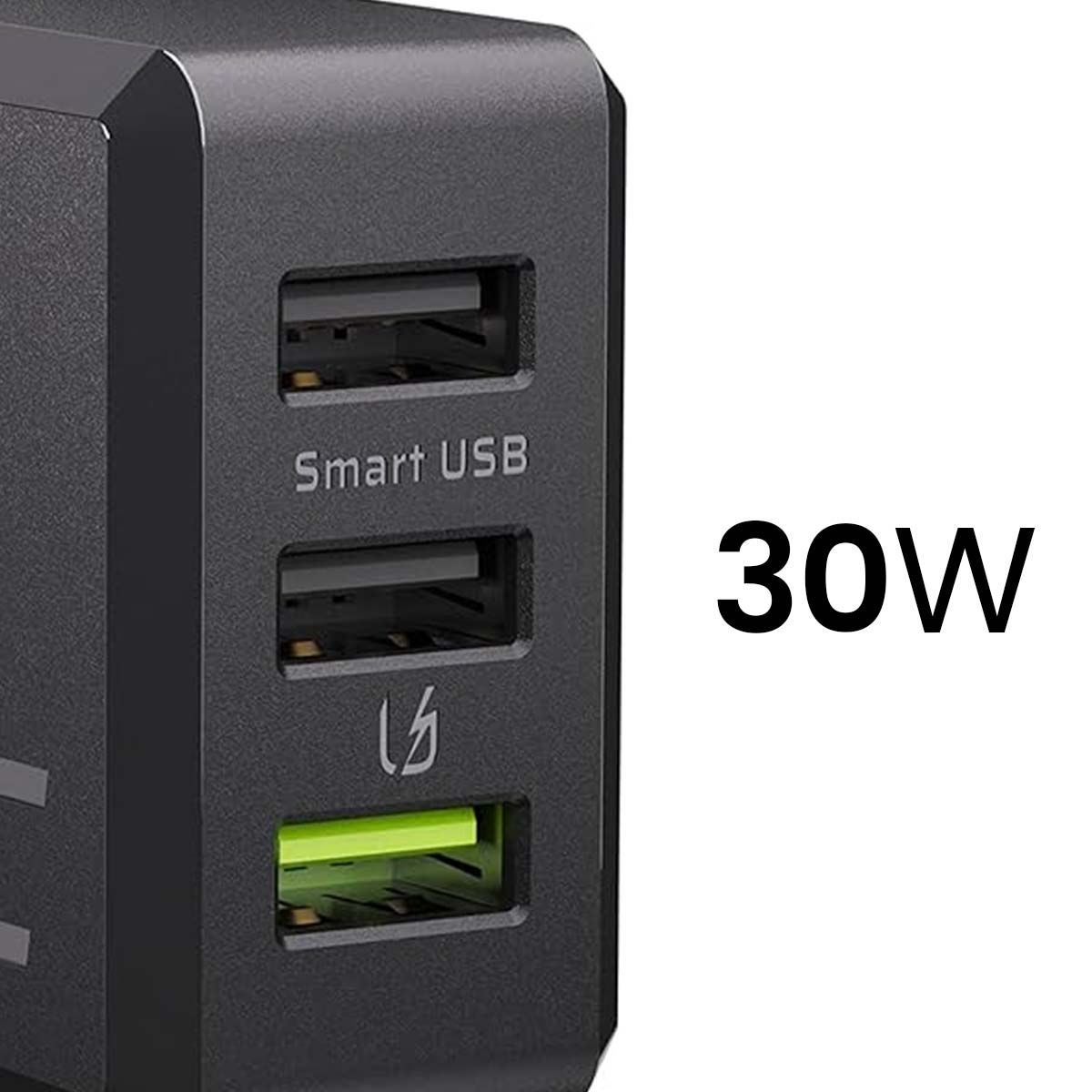 Cargador USB negro con tres puertos etiquetados como 'Smart USB'. El puerto inferior tiene un interior verde. '30W' está escrito a la derecha.