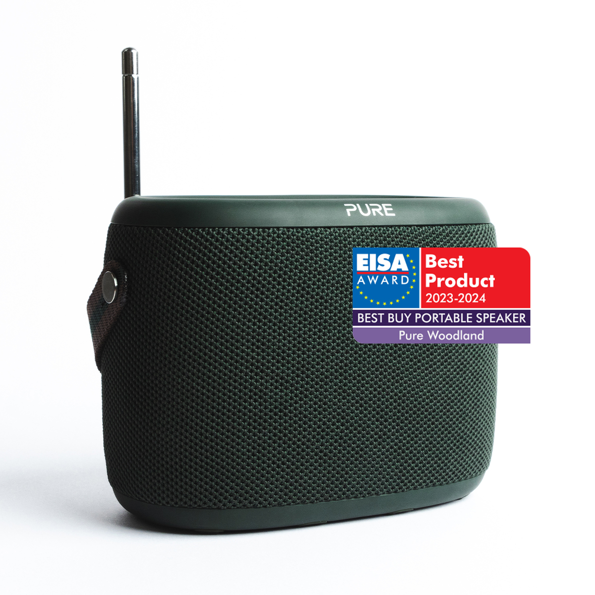 Dunkelgrüner tragbarer Lautsprecher mit Antenne, Griff und Auszeichnungsaufkleber. Der Lautsprecher ist mit 'Pure' und 'Best Buy Portable Speaker' beschriftet.