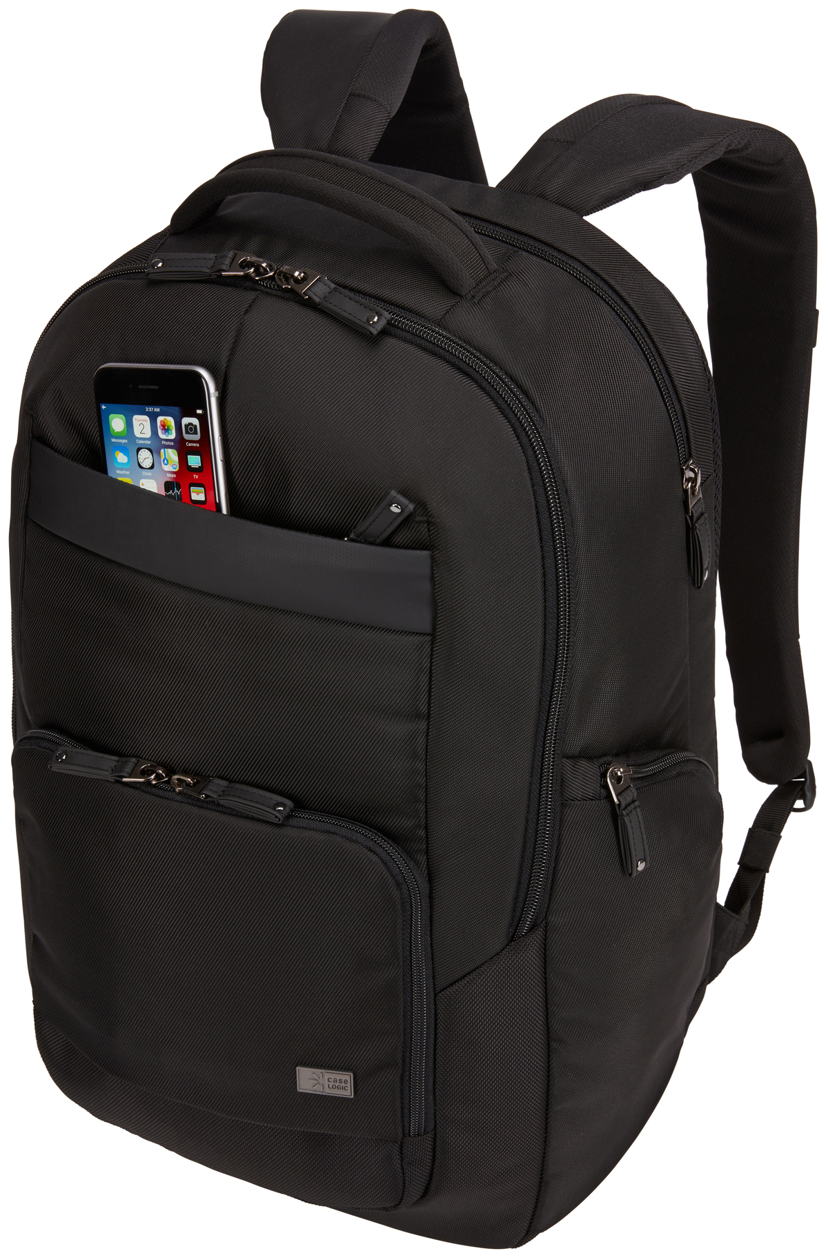 Schwarzer Rucksack mit einem Telefon in der Vordertasche. Der Telefonbildschirm zeigt App-Symbole. Reißverschlüsse und Gurte sind sichtbar.