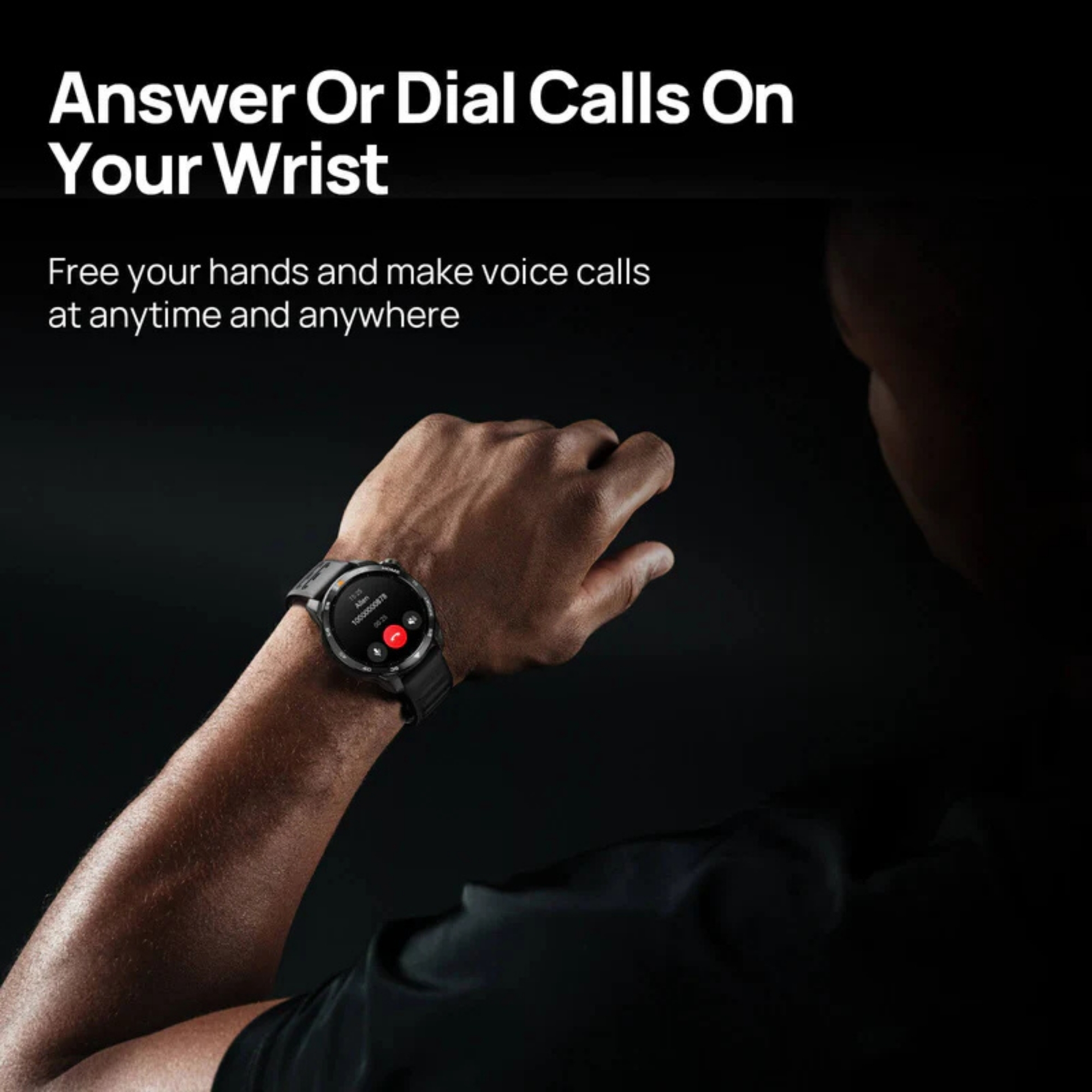 Ramię ze smartwatchem wyświetlającym ekran połączenia na czarnym tle.