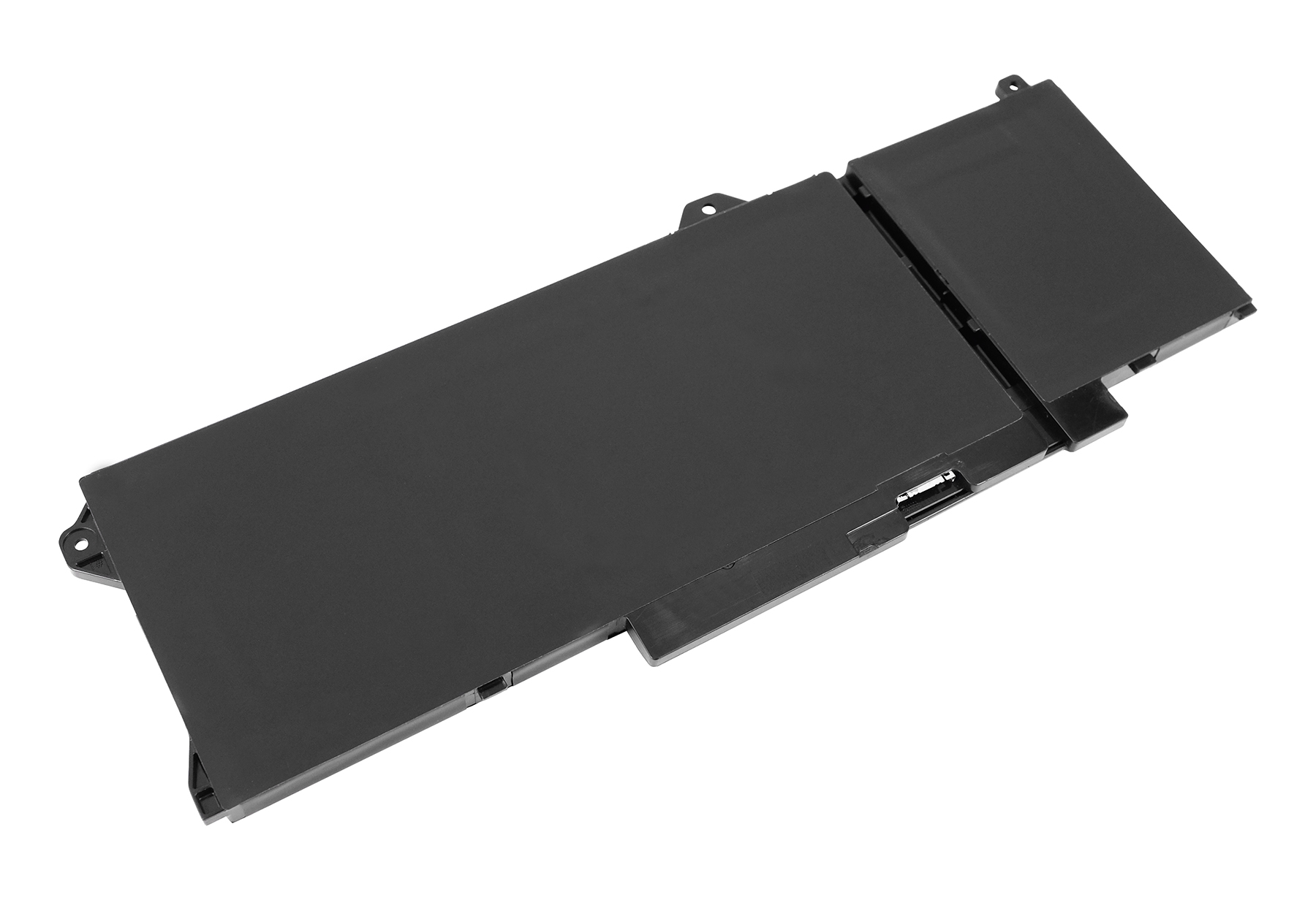 Una batteria nera rettangolare per laptop su sfondo bianco. Ha una superficie piatta con alcune parti sporgenti.