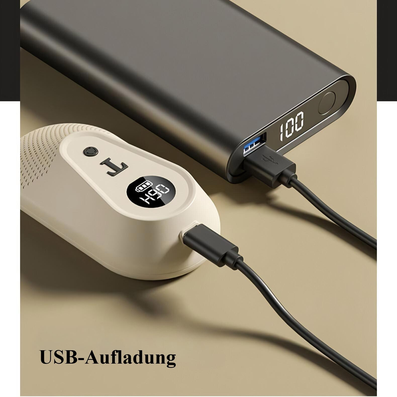 Eine schwarze Powerbank lädt ein cremefarbenes Ger ät über ein USB-Kabel auf. Beide Geräte zeigen Ladestände an. Der Hintergrund ist beige.
