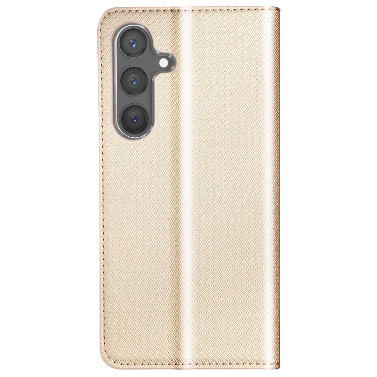 Viene mostrata una custodia dorata per telefono, con una fotocamera a tripla lente in alto. La custodia ha una superficie strutturata e un lembo.