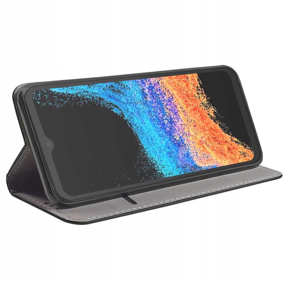 Uno smartphone in una custodia nera è aperto, mostrando un design astratto colorato. La custodia è grigia e nera. Sfondo bianco.