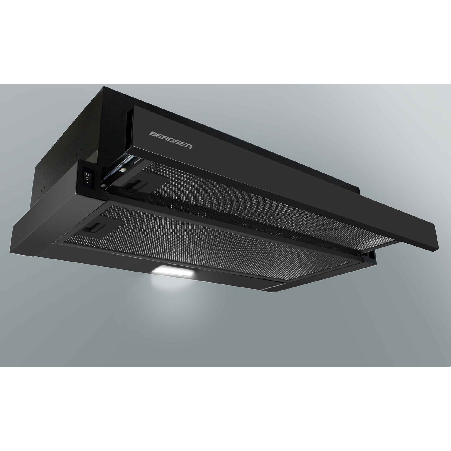 Czarny okap kuchenny z marką BEROSEN. Ma światło na dole i znajduje się na szarym tle.