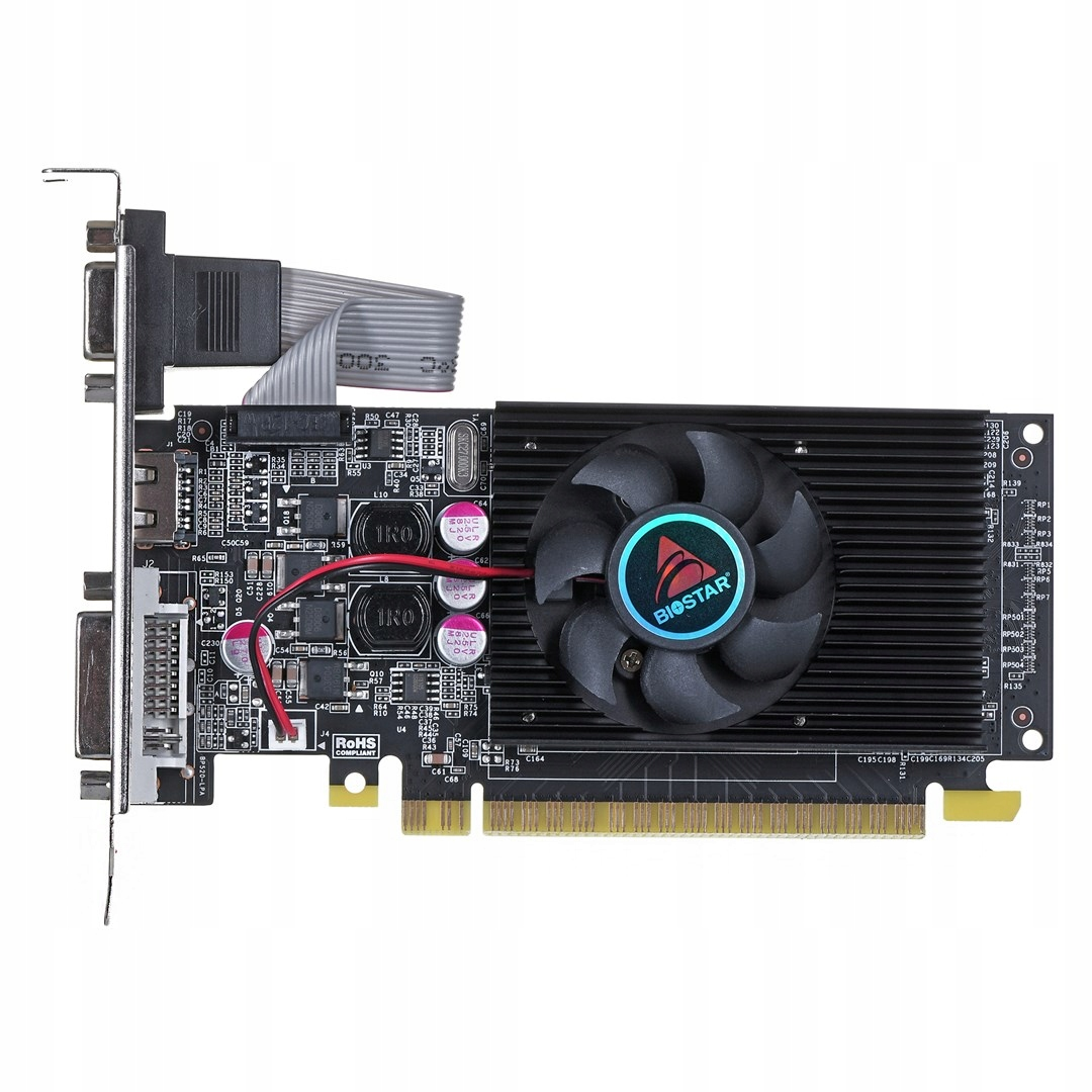 Karta graficzna na białym tle. Ma czarny wentylator z logo Biostar, wiele chipów i złączy.