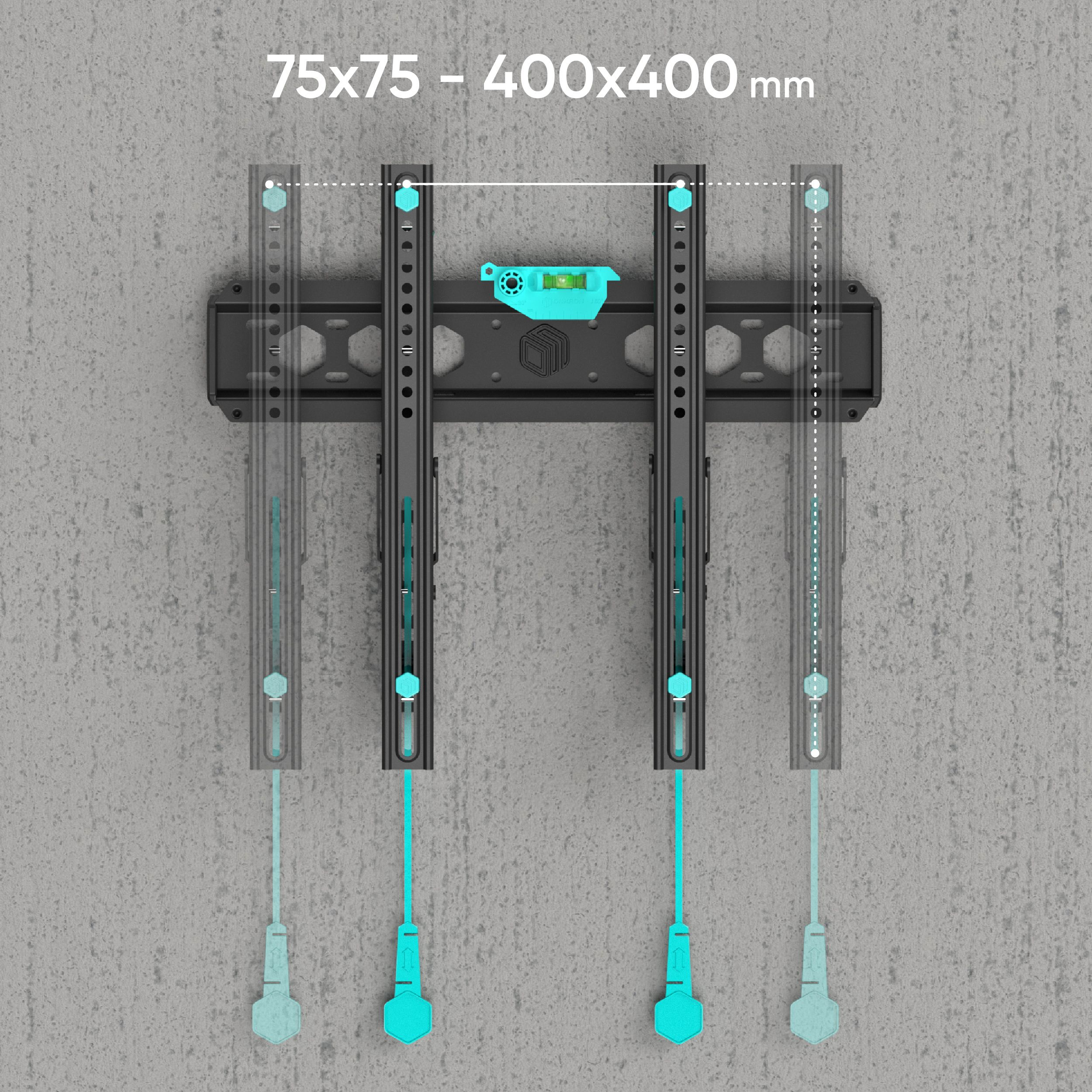 Uchwyt ścienny do TV na szarej ścianie. Uchwyt jest czarny z niebieskimi elementami regulacji.