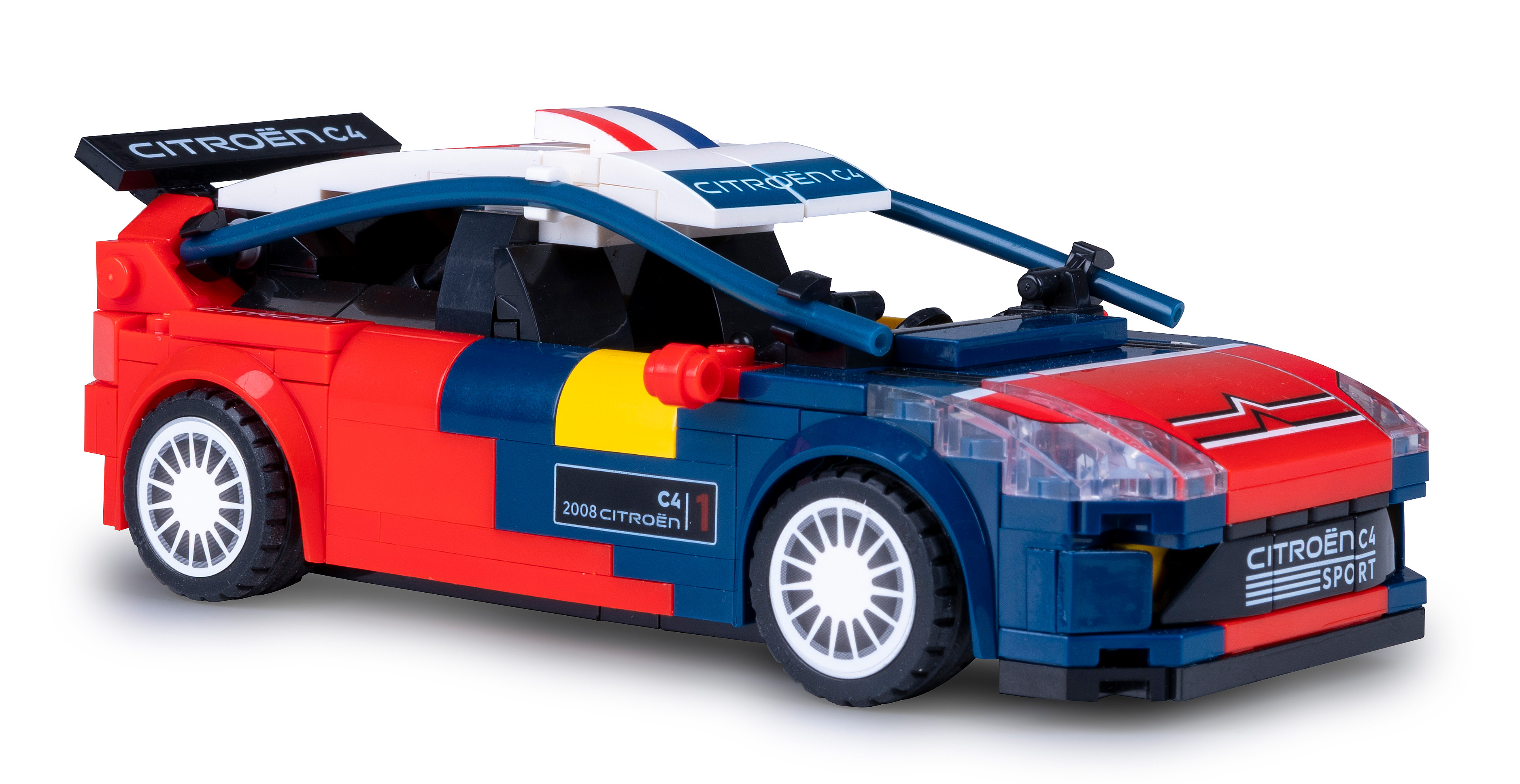 Ein Lego Citroën C4 Sport Automodell. Es hat rote, blaue und weiße Farben. Logos sind sichtbar, und die Räder sind weiß.
