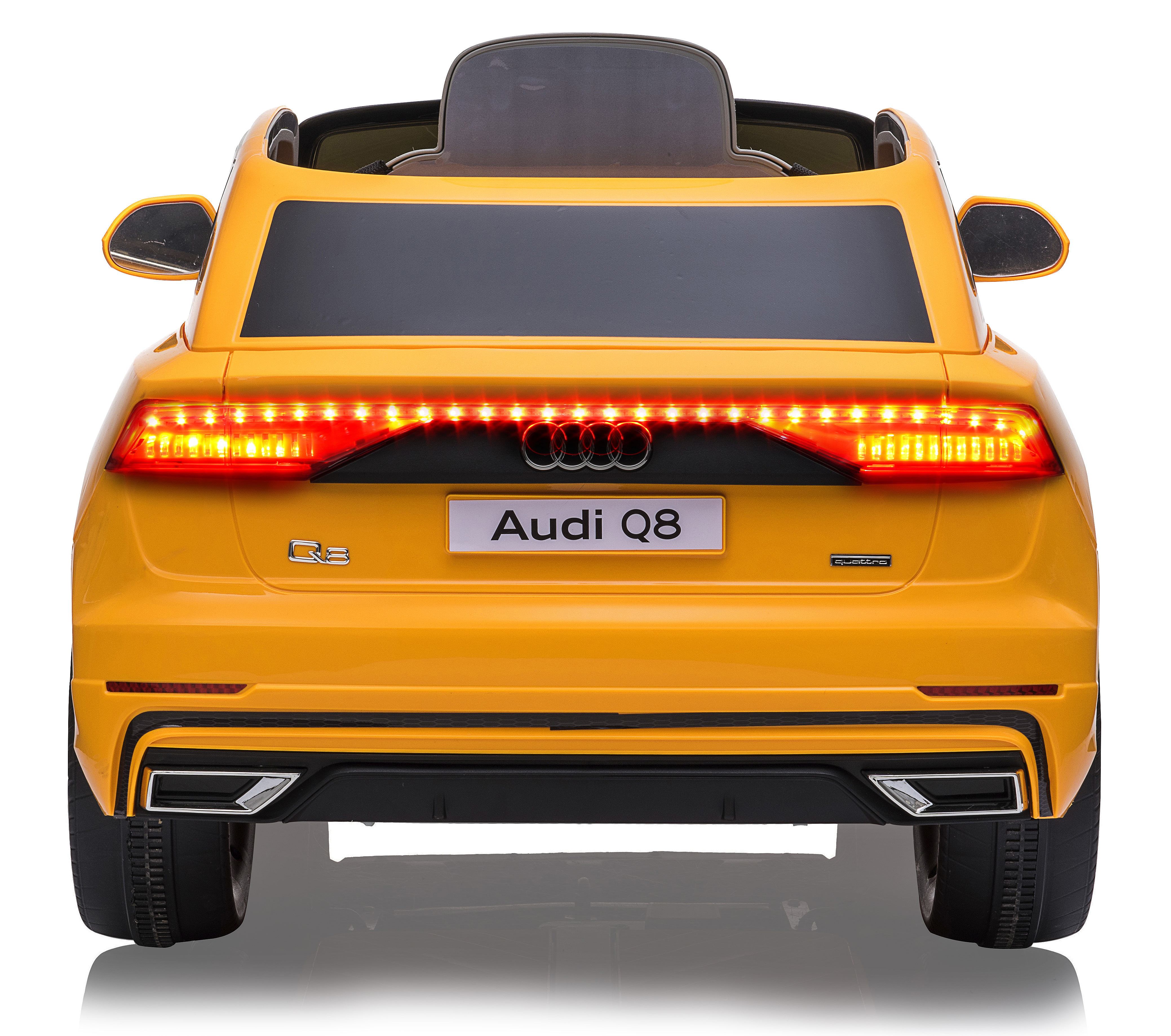 Gelbes Audi Q8-Spielzeugauto, Rückansicht. Es hat schwarze Fenster, rote Lichter und das Audi-Logo.