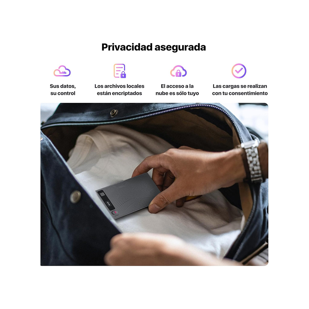 Una persona sostiene una tarjeta gris en una bolsa negra. El texto superior dice 'Privacidad asegurada'. Se muestran iconos con textos relacionados.