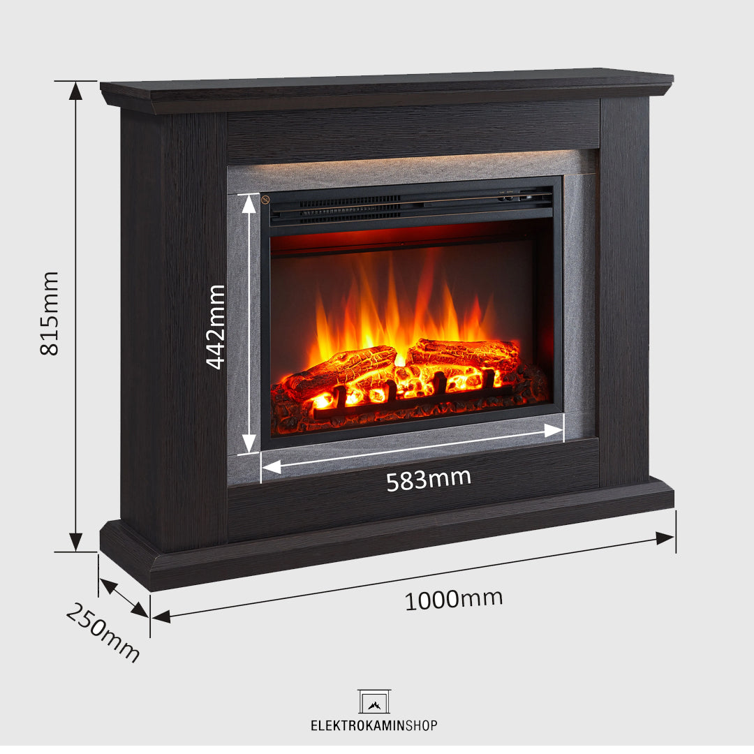 Ein elektrischer Kamin aus dunklem Holz mit angezeigten Abmessungen. Der Feuerraum zeigt ein simuliertes Feuer mit Holzscheiten.