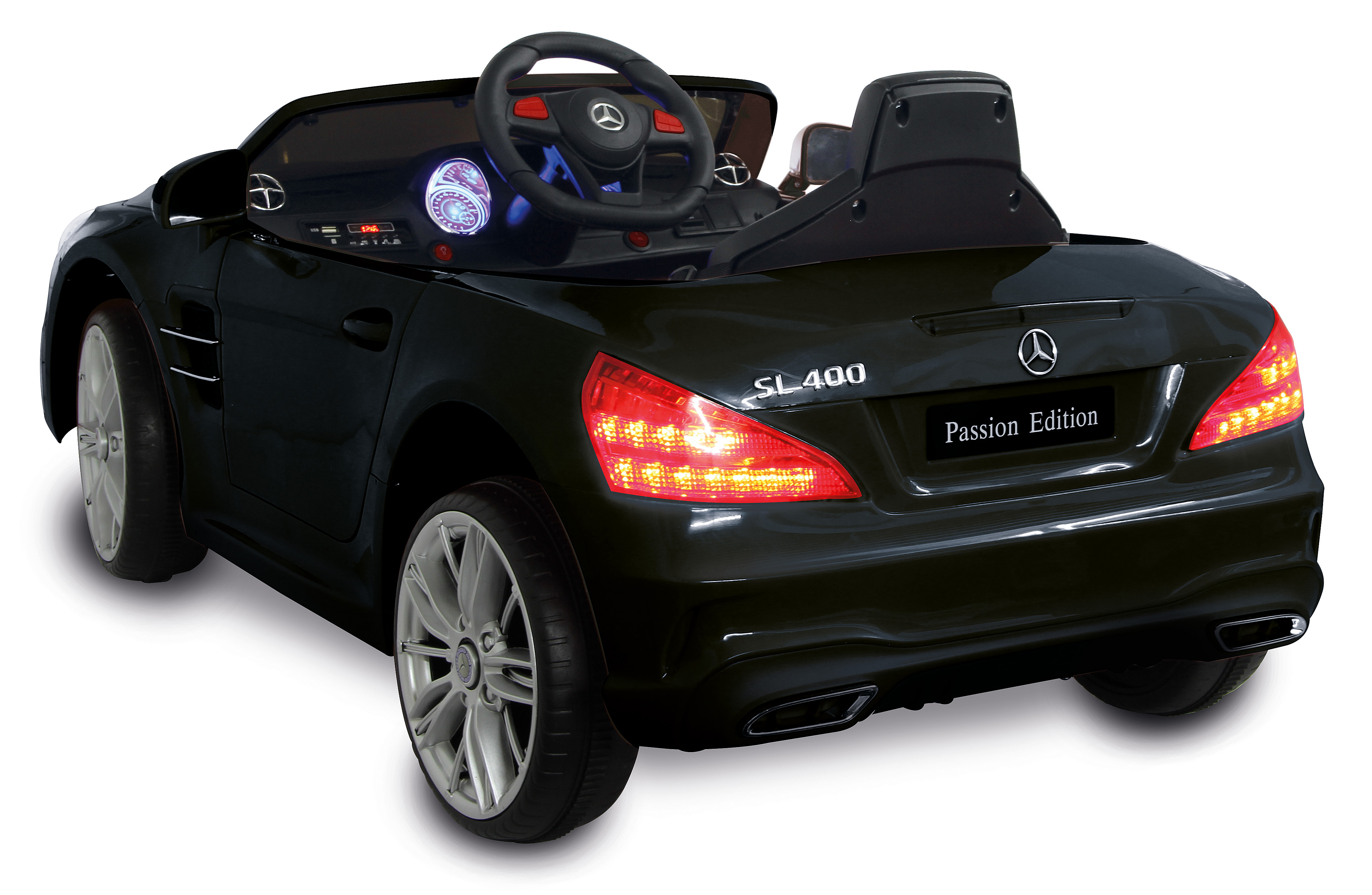 Ein schwarzes Mercedes SL400 Spielzeugauto. Das Auto hat silberne Räder, rote Rücklichter und einen schwarzen Innenraum. Der Hintergrund ist weiß.