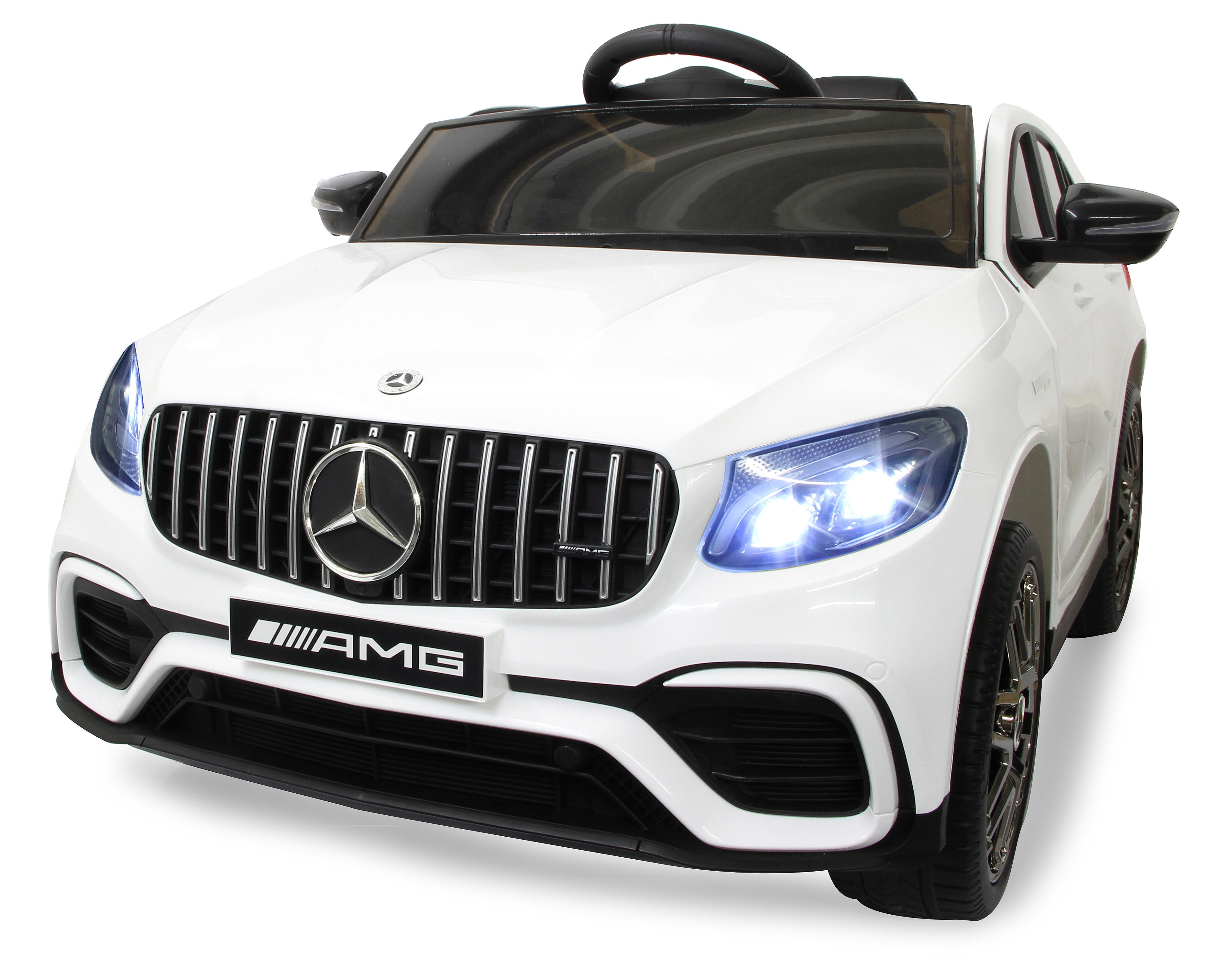 Weißes Mercedes-Benz AMG Spielzeugauto. Merkmale sind schwarzer Kühlergrill, Scheinwerfer, AMG-Logo und ein schwarzes Lenkrad.
