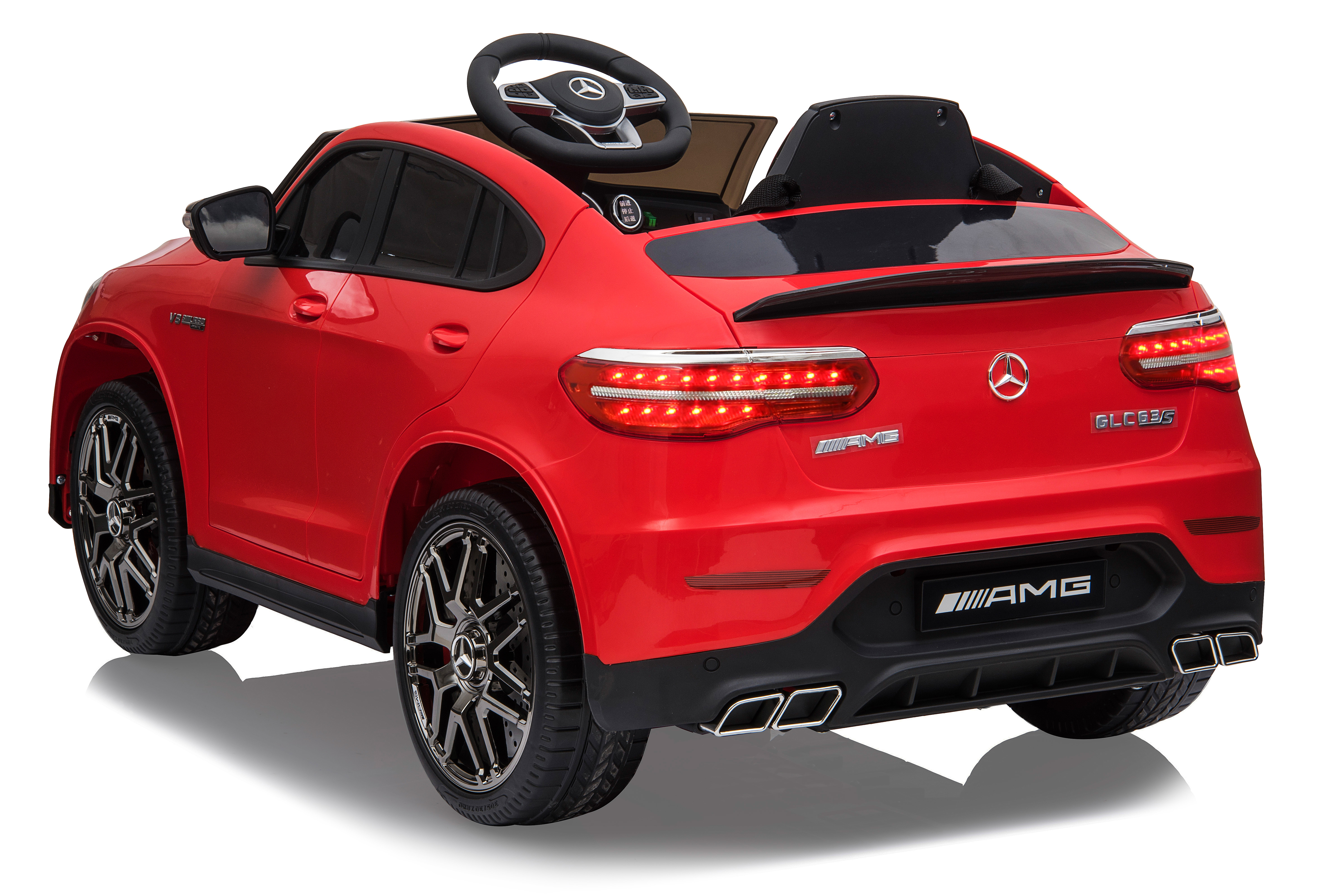 Ein rotes Spielzeugauto, das einem Mercedes-Benz AMG ähnelt. Zu den Merkmalen gehören schwarze Räder und AMG-Embleme.