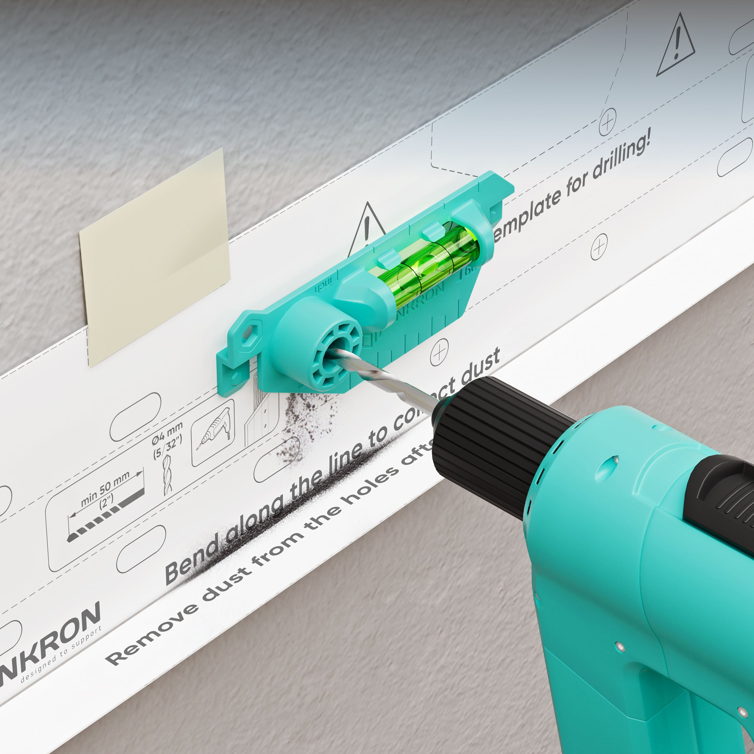 Wiertło jest używane na szablonie, z poziomnicą. Po lewej stronie znajduje się naklejka. Tło to szara ściana.