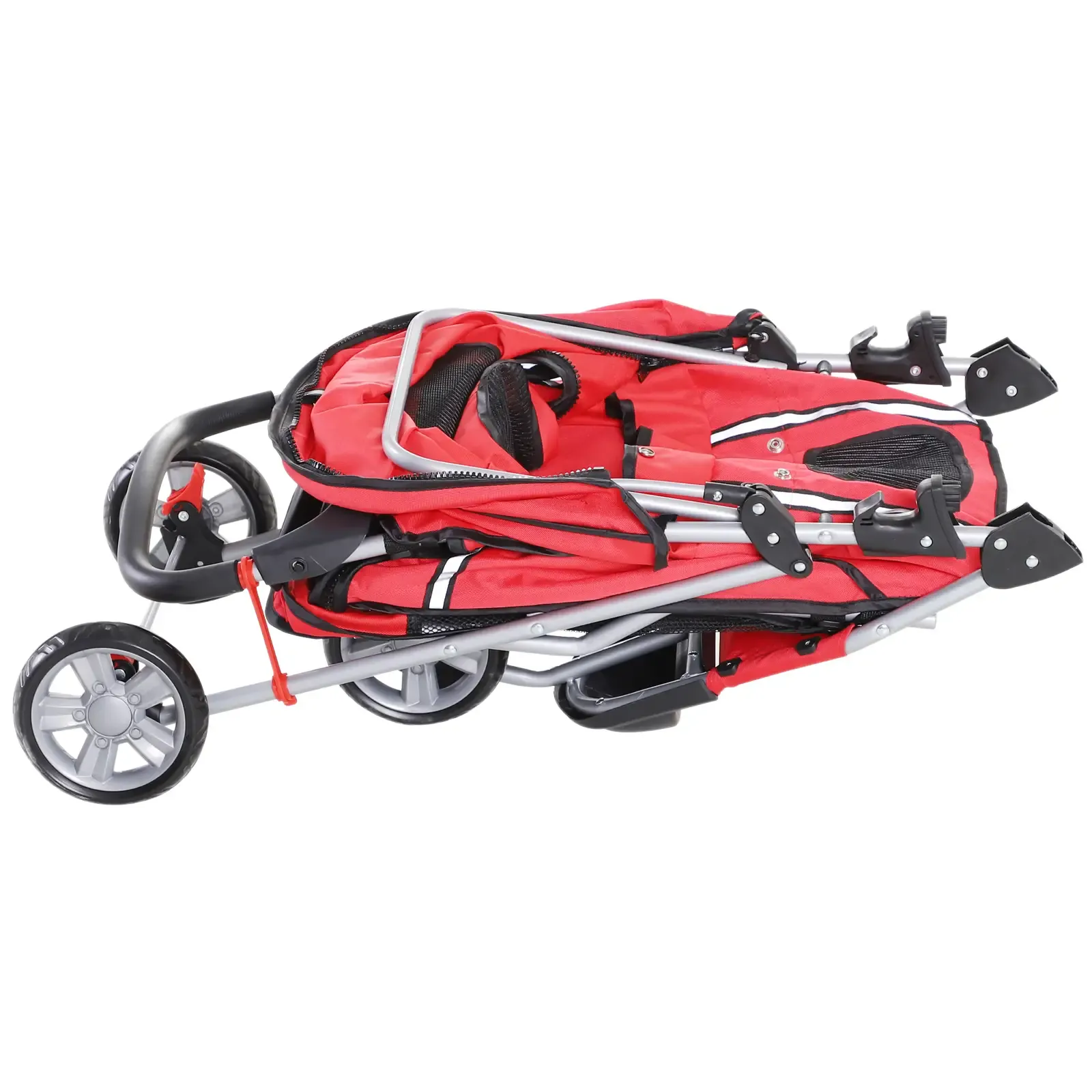 Ein roter zusammengeklappter Kinderwagen mit schwarzen Akzenten und silbernem Rahmen auf weißem Hintergrund.