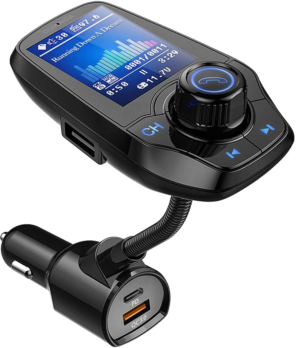Schwarzer FM-Transmitter fürs Auto mit Bildschirm, der Musikdetails anzeigt. Enthält USB-Anschlüsse und einen flexiblen Hals.