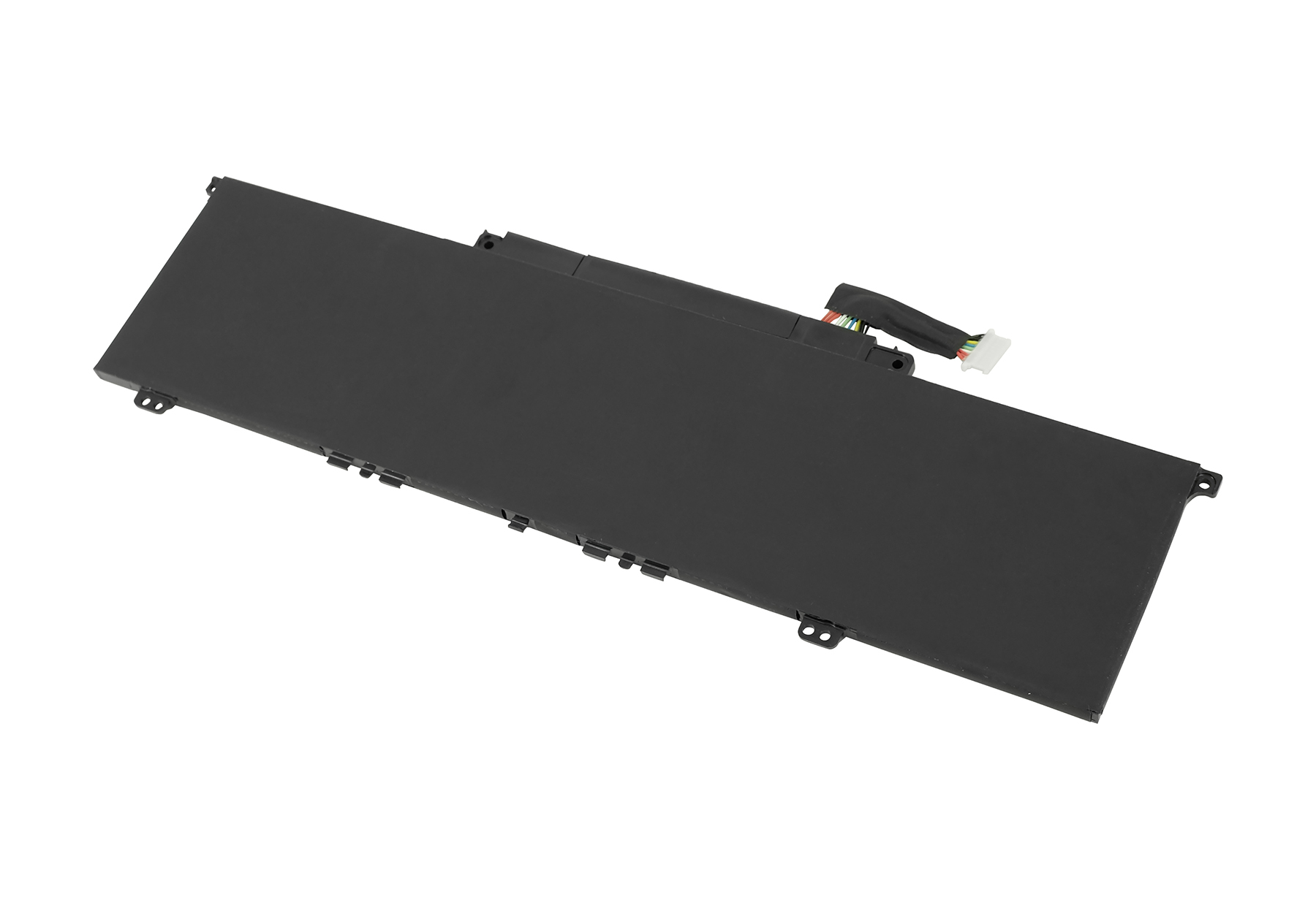 Ein schwarzer Laptop-Akku mit Anschluss, diagonal auf weißem Hintergrund. Drähte und ein weißer Stecker sind sichtbar.