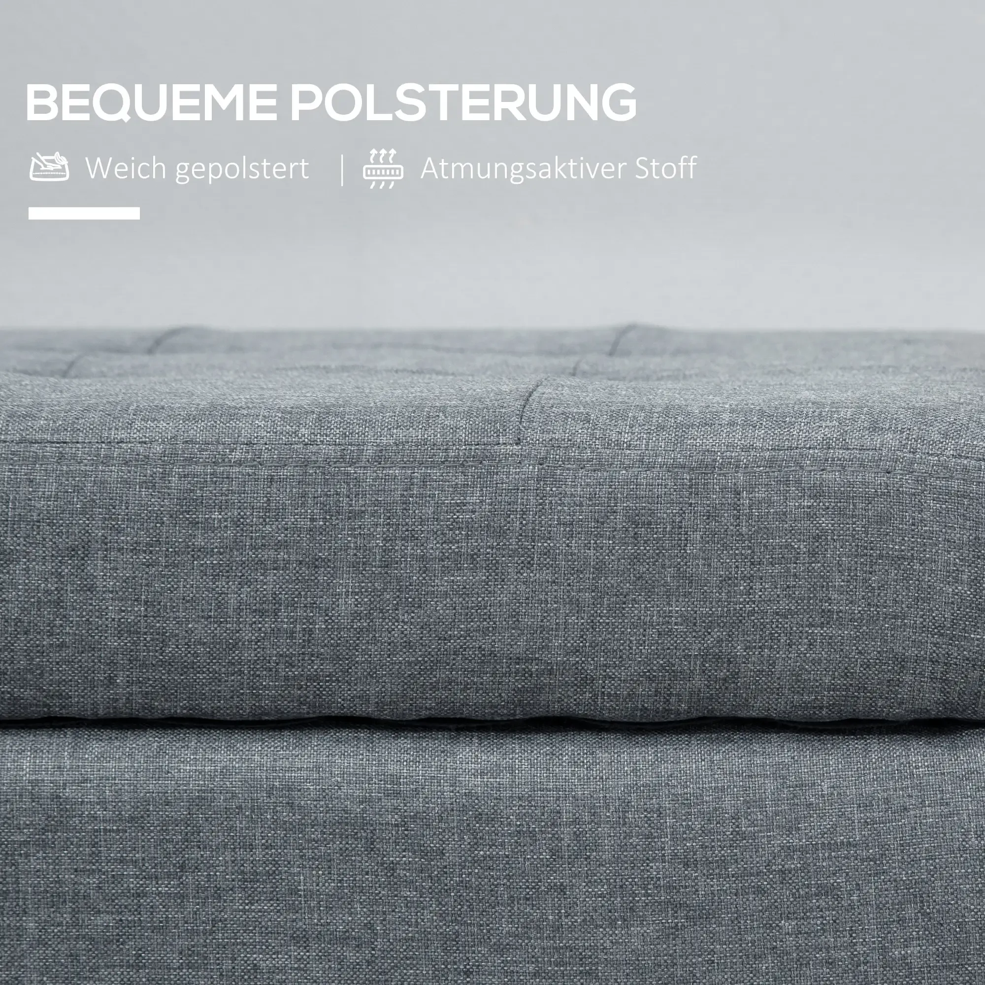 Nahaufnahme eines grauen Stoffes mit sichtbarer Textur. Der Stoff ist weich und atmungsaktiv, wie der Text andeutet.