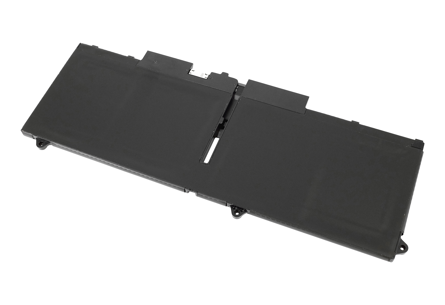 Una batteria nera per laptop giace su una superficie bianca. È un dispositivo rettangolare con diverse sezioni e piccoli fori di montaggio.