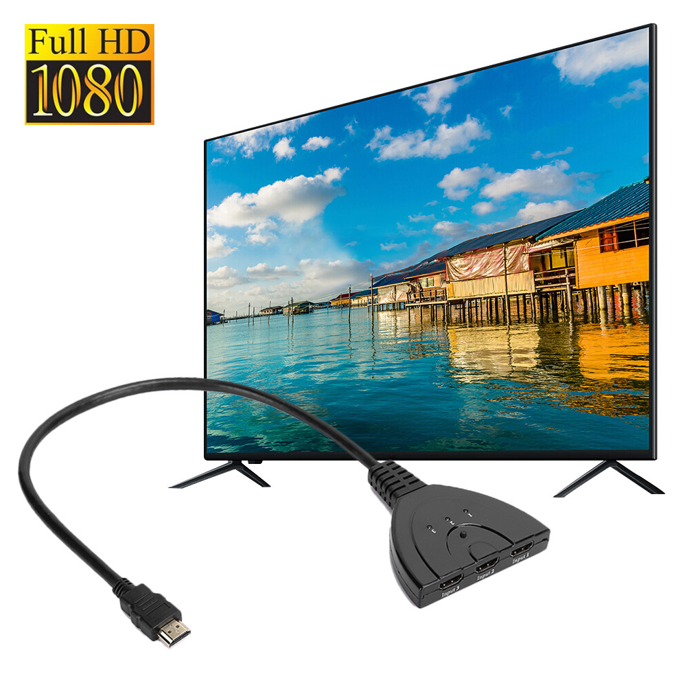 Ein großer Fernseher zeigt eine Wasserszene mit Häusern. Ein schwarzes Kabel und Splitter sind im Vordergrund, mit einem Full HD 1080 Logo.