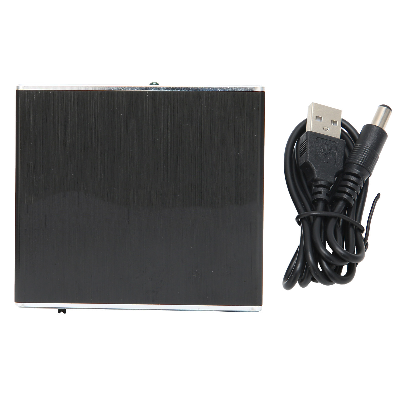 Schwarzes rechteckiges Gerät mit USB-Kabel und Stromkabel. Das Gerät hat eine gebürstete Metalloberfläche und ein grünes Licht.