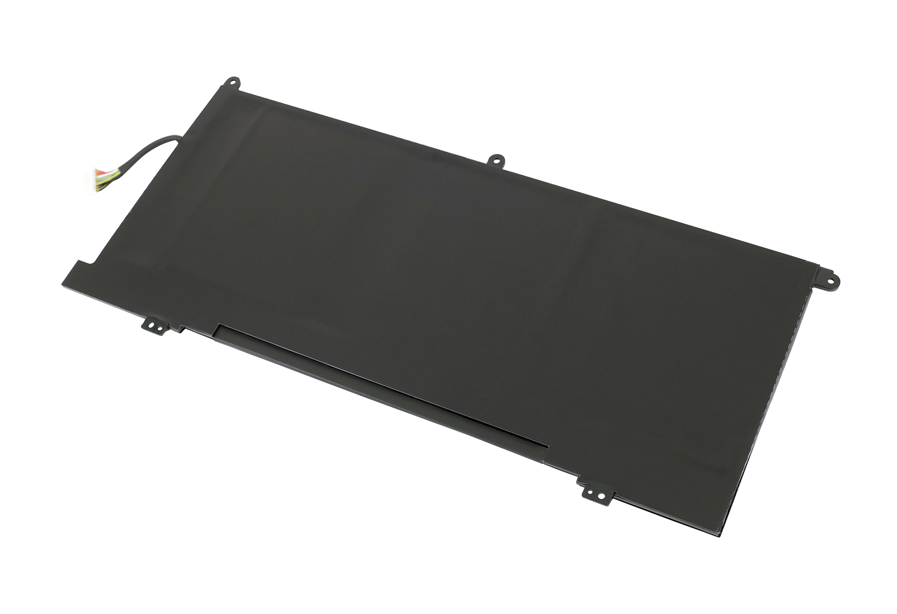 Ein schwarzer Laptop-Akku auf weißem Hintergrund. Ein Kabel mit bunten Drähten erstreckt sich von oben links.