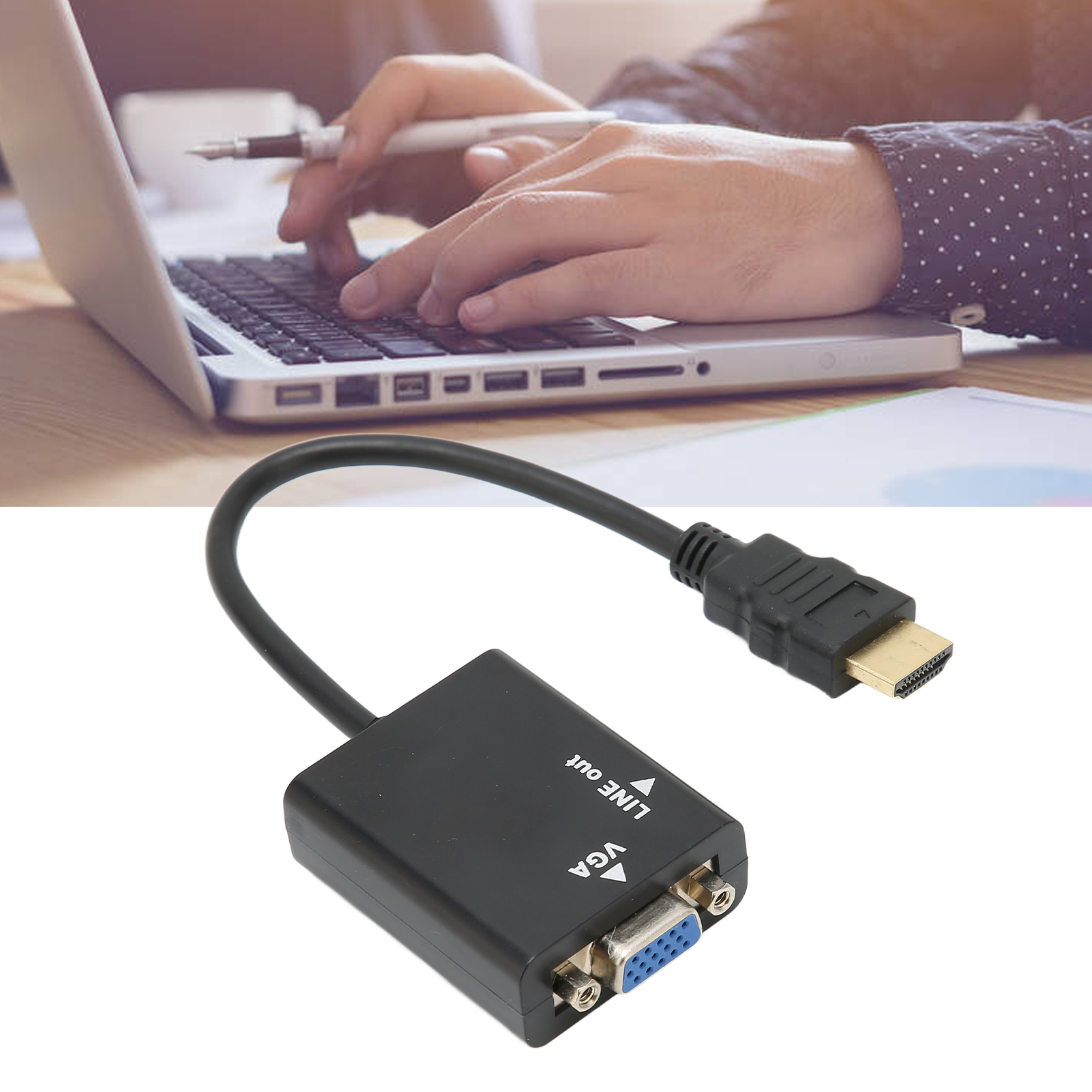 Eine Person, die einen Laptop benutzt, mit einem VGA-zu-HDMI-Adapterkabel im Vordergrund.
