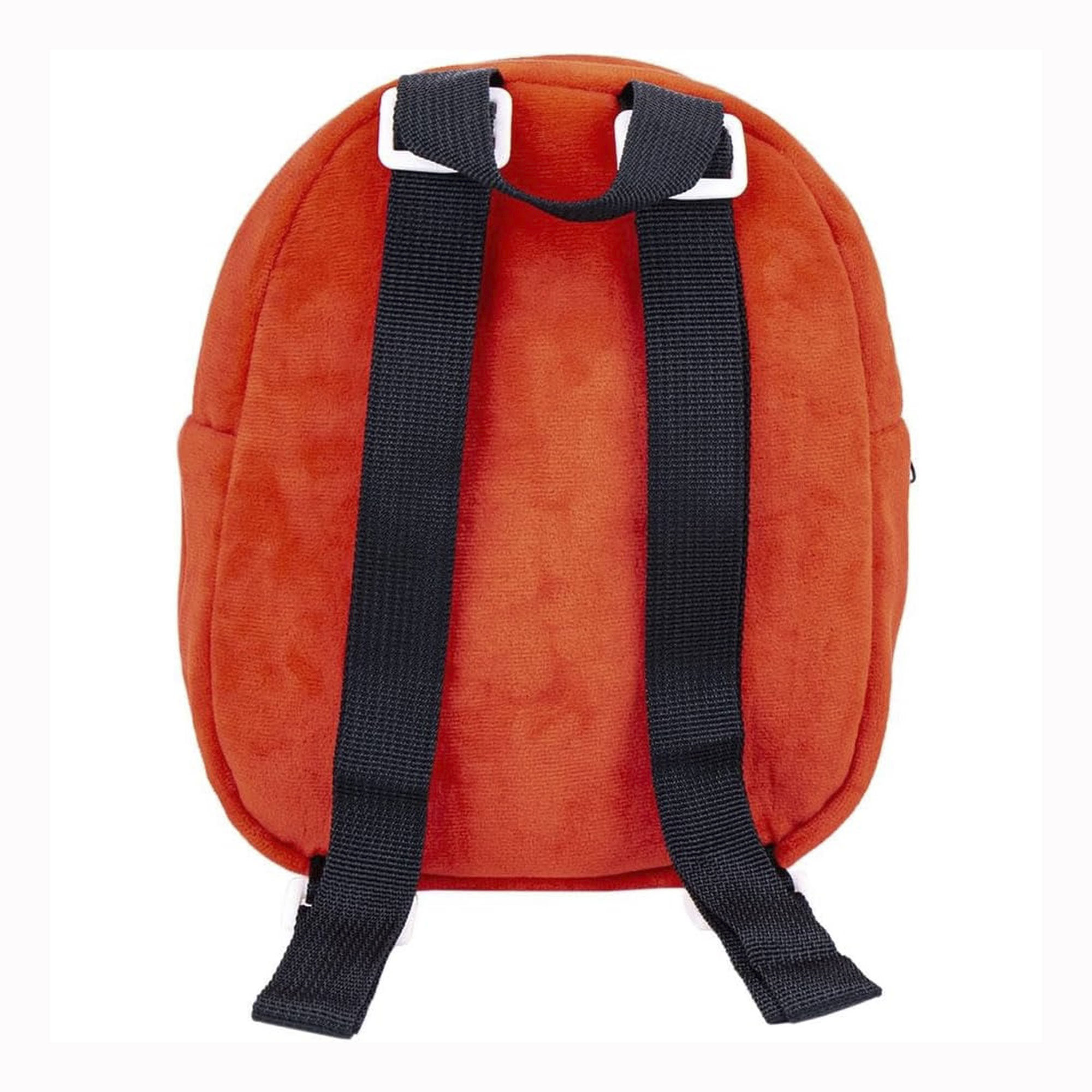Una mochila naranja con correas negras. Las correas están sujetas con piezas de plástico blanco. El fondo es blanco.