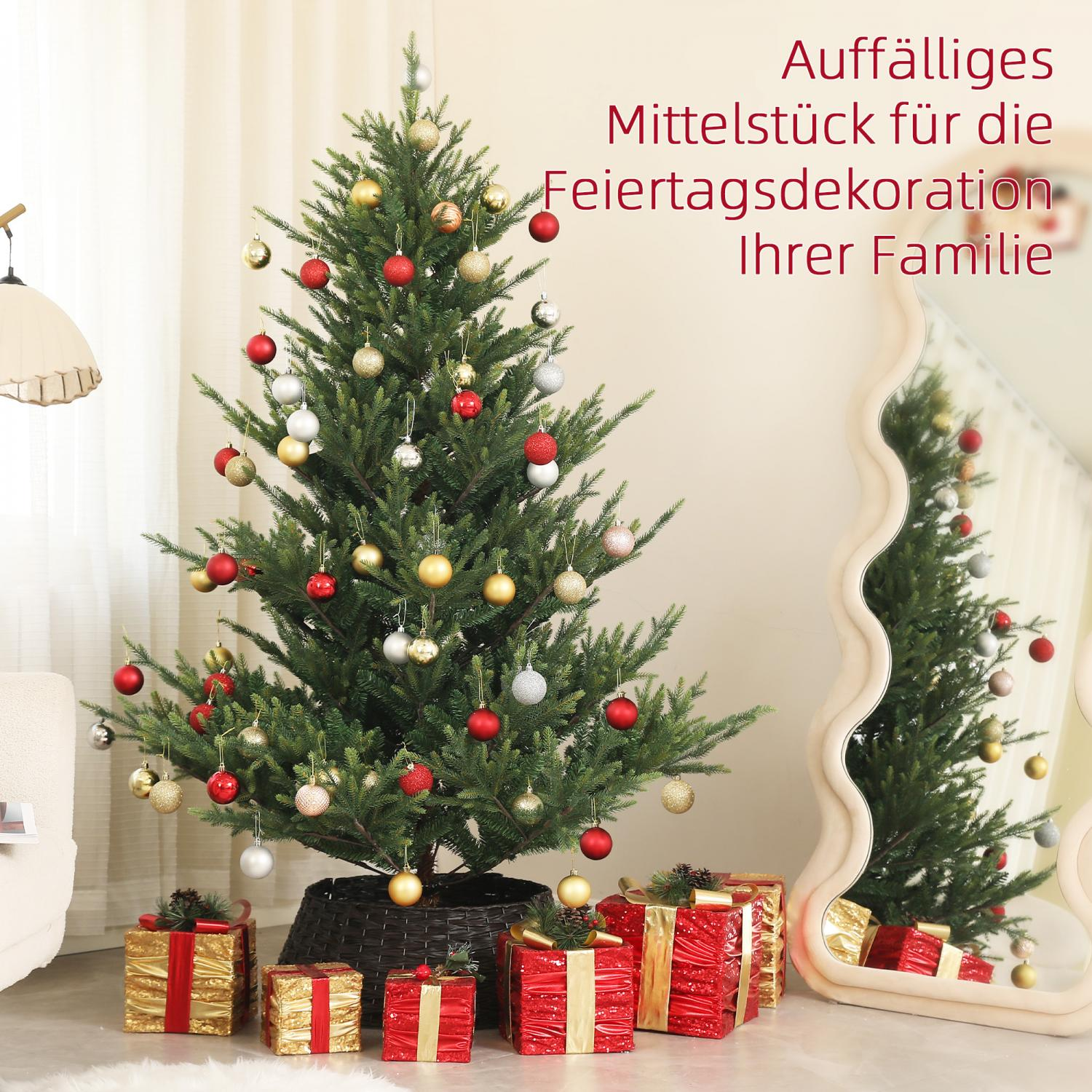 Ein geschmückter Weihnachtsbaum mit Ornamenten und Geschenken. Ein Spiegel spiegelt den Baum wider. Geschenke sind unter dem Baum.
