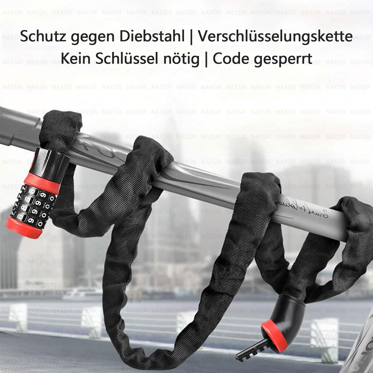 Schwarzes Kettenschloss um eine Metallstange gewickelt. Das Schloss hat ein Zahlenschloss.