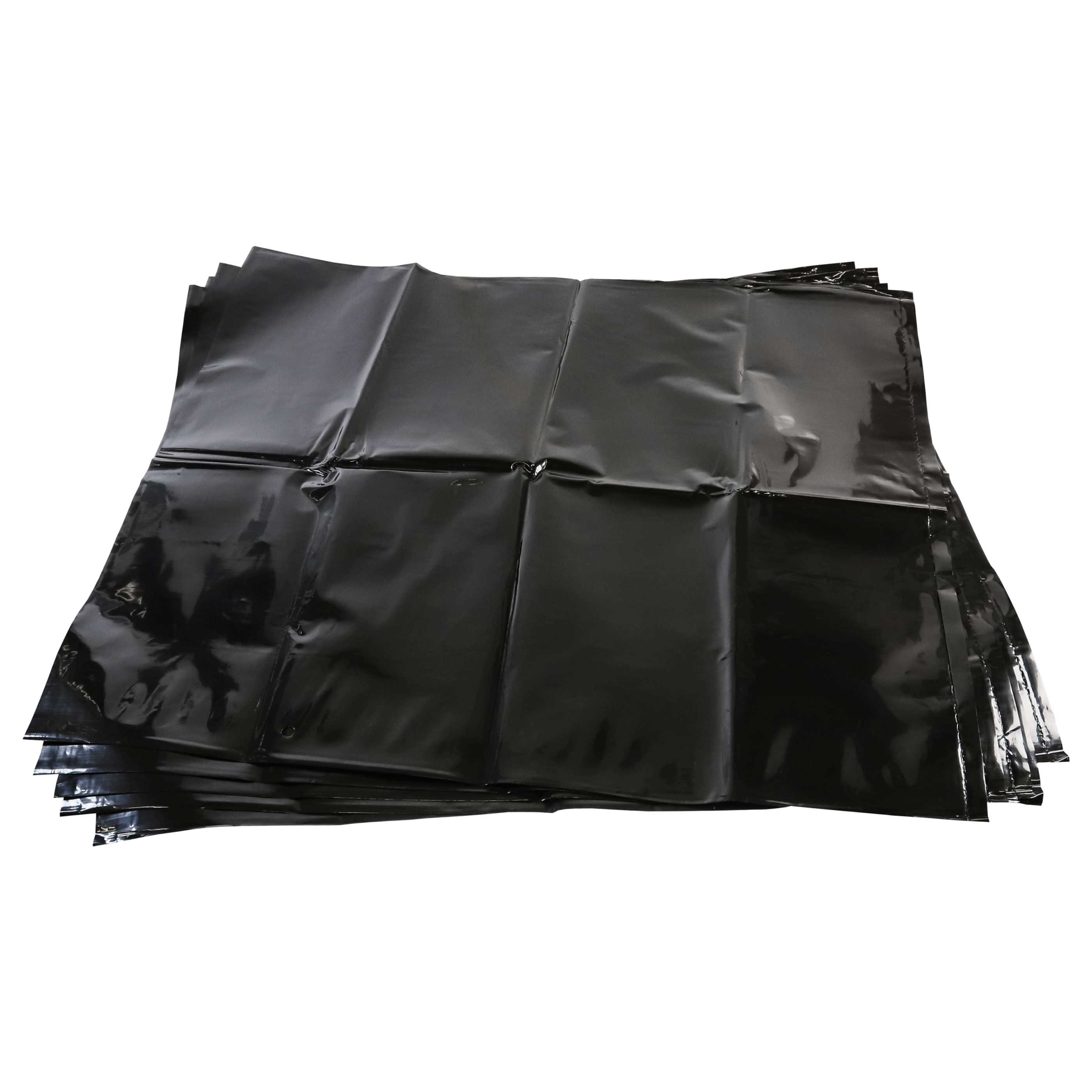 Ein Stapel schwarzer Plastikfolien liegt auf einer weißen Oberfläche. Sie sind glänzend und reflektieren das Licht.