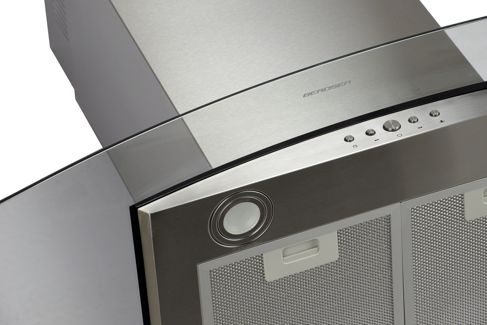 Okap ze stali nierdzewnej. Posiada panel sterowania z przyciskami, światłami i filtrem siatkowym. Widoczna jest nazwa marki "BEROSEN".