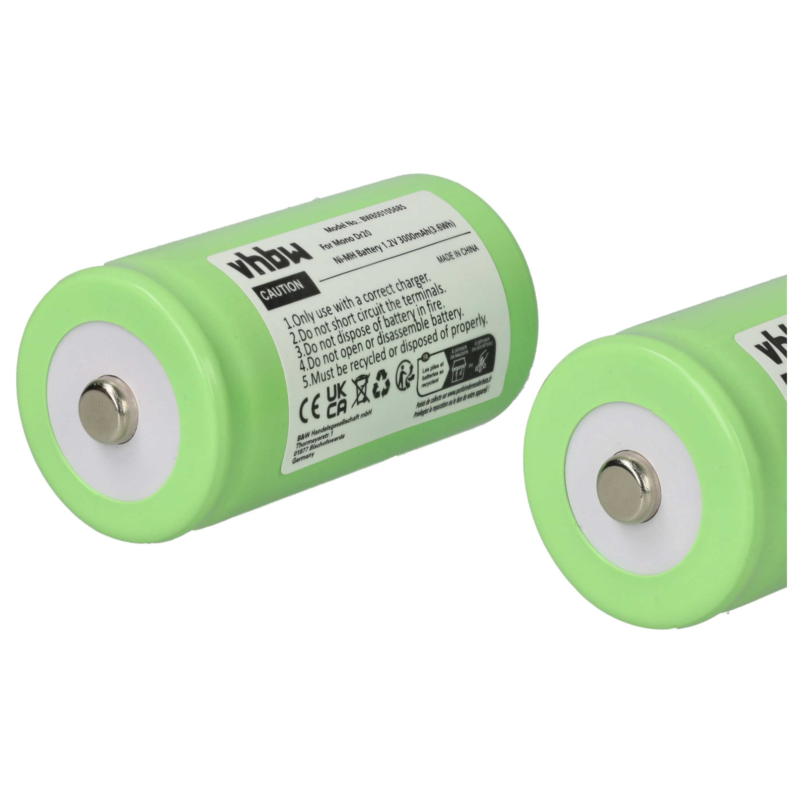 Zwei grüne zylindrische Batterien auf weißem Hintergrund. Eine ist fokussiert und zeigt Text. Beide haben silberne Ober- und Unterseiten.